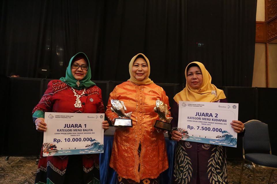 KETUA TP PKK KAB HSS HADIRI KEGIATAN HARI IKAN NASIONAL DI GEDUNG JCC JAKARTA