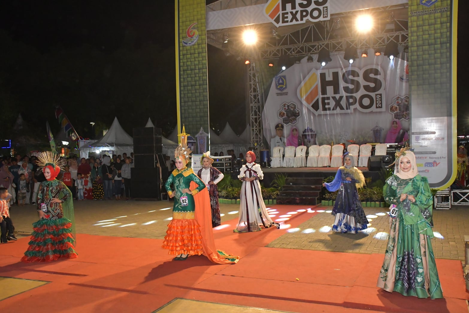 H. ACHMAD FIKRY HADIRI GRAND FINAL LOMBA PESONA MODEL MUSLIM SASIRANGAN REMAJA