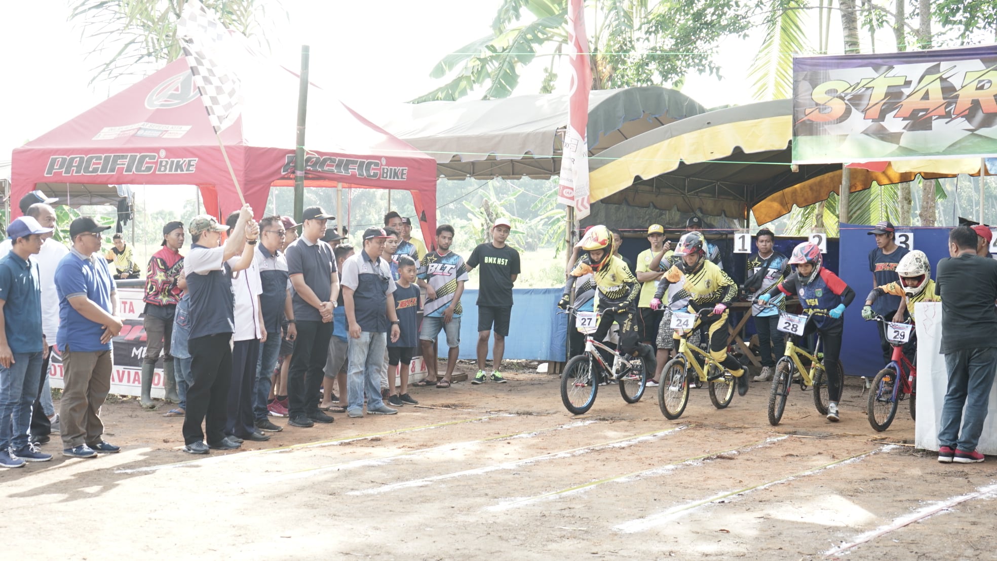 Wakil Bupati HSS Membuka Kegiatan Kejurprov Balap Sepeda BMX Se Kalimantan Selatan