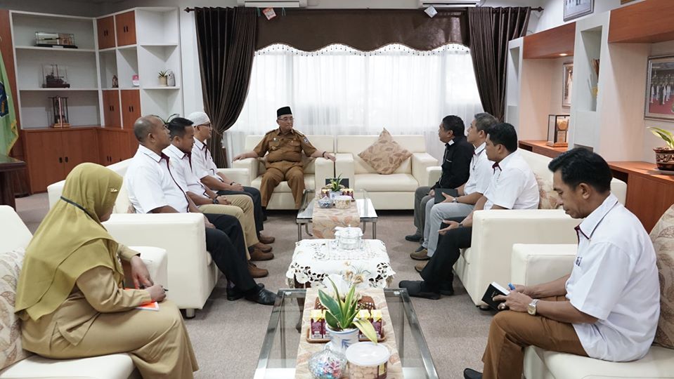 H. ACHMAD FIKRY TERIMA AUDIENSI PENGURUS KONI HSS