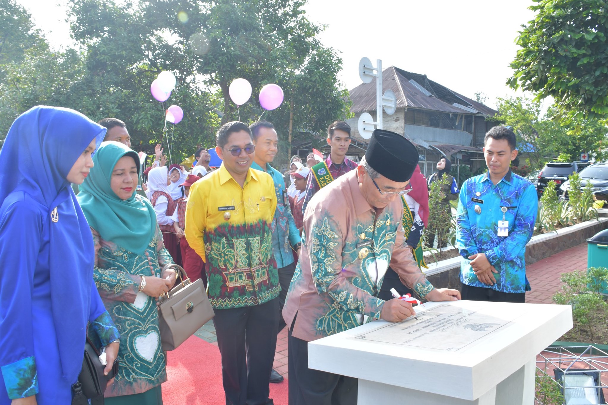 BUPATI RESMIKAN RUANG TERBUKA HIJAU KECAMATAN SIMPUR