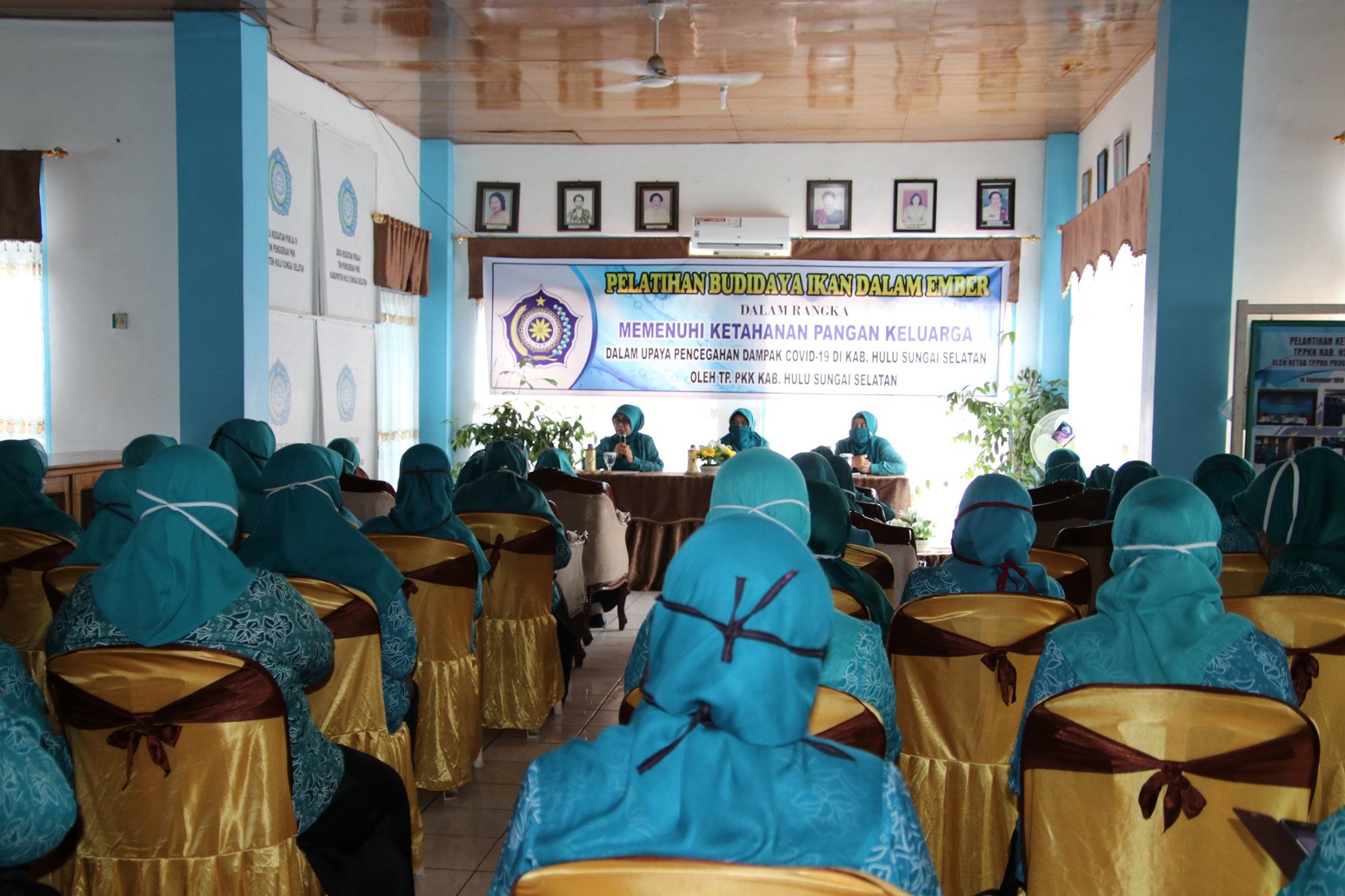 TP.PKK Kab.HSS Lakukan Pelatihan Budidaya Ikan Dalam Ember