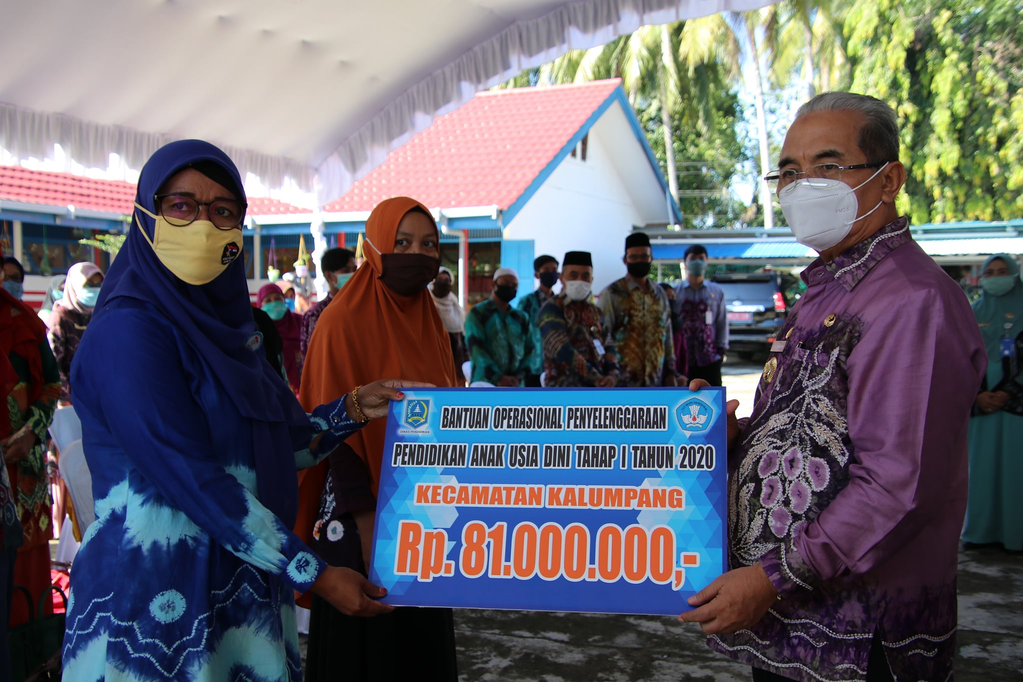 Bupati HSS Lakukan Penandatanganan MoU DAK, BAST, dan Penyerahan Bantuan Jenjang TK, SD, SMP
