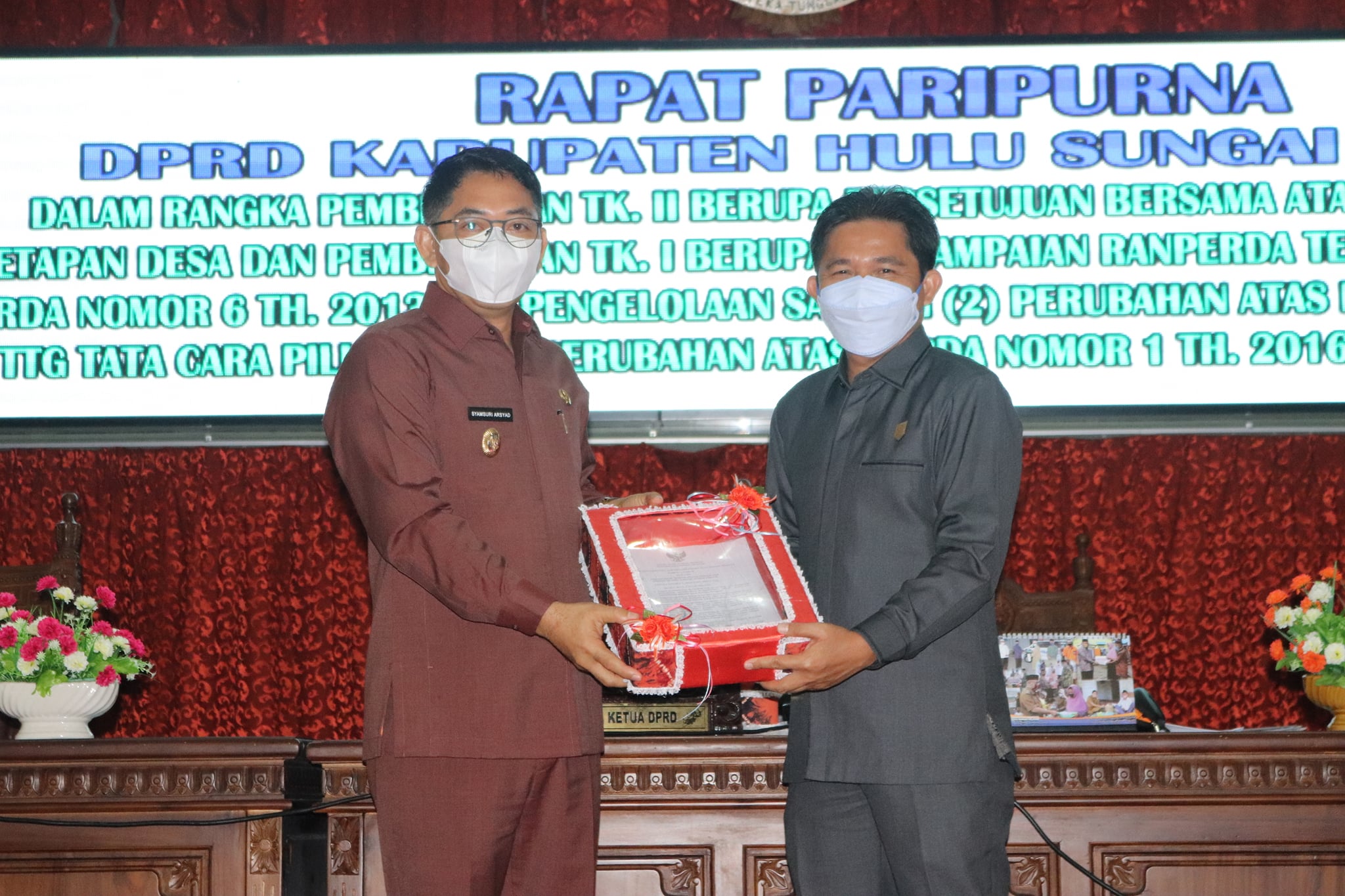 WABUP SAMPAIKAN 3 BUAH RANCANGAN PERATURAN DAERAH PADA RAPAT PARIPURNA KEDUA DI DPRD HSS