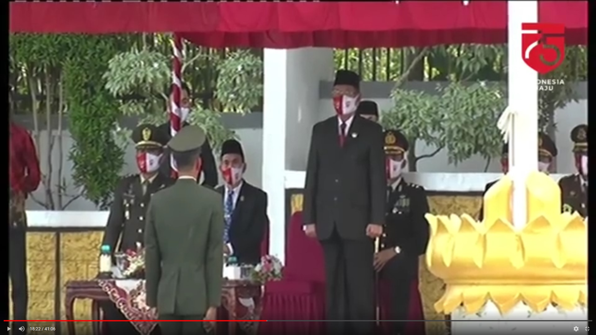 UPACARA PENURUNAN BENDERA MERAH PUTIH