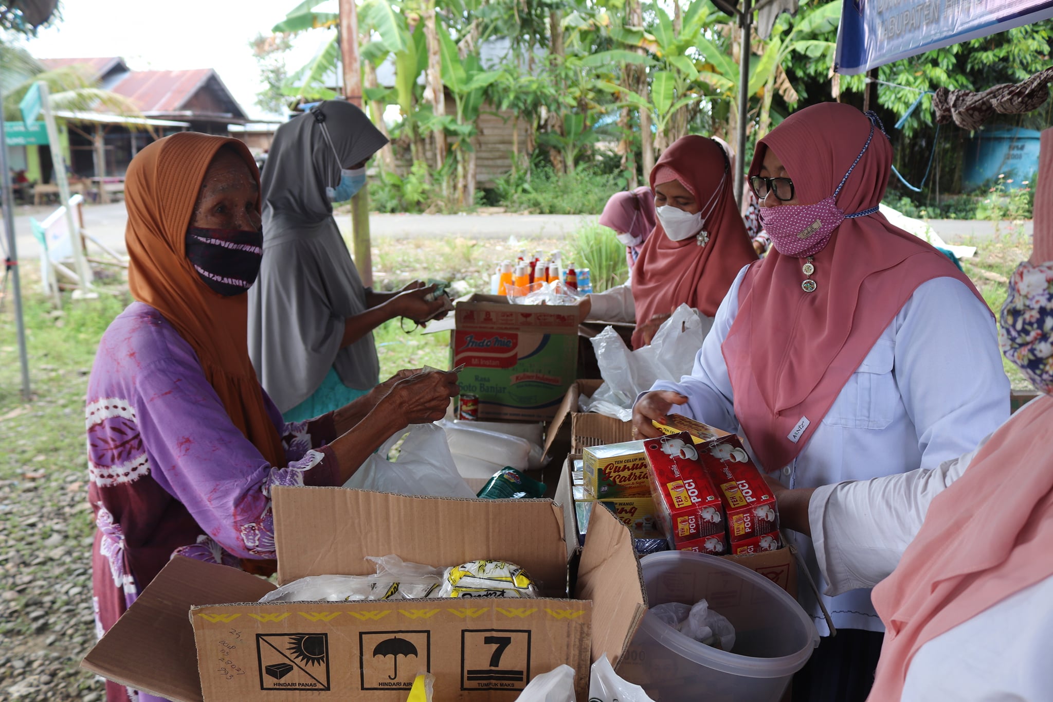 ANTUSIAS WARGA DESA TELAGA SILI – SILI SAMBUT BAZAR TOKO TANI INDONESIA (TTI) DI BULAN SUCI RAMADHAN