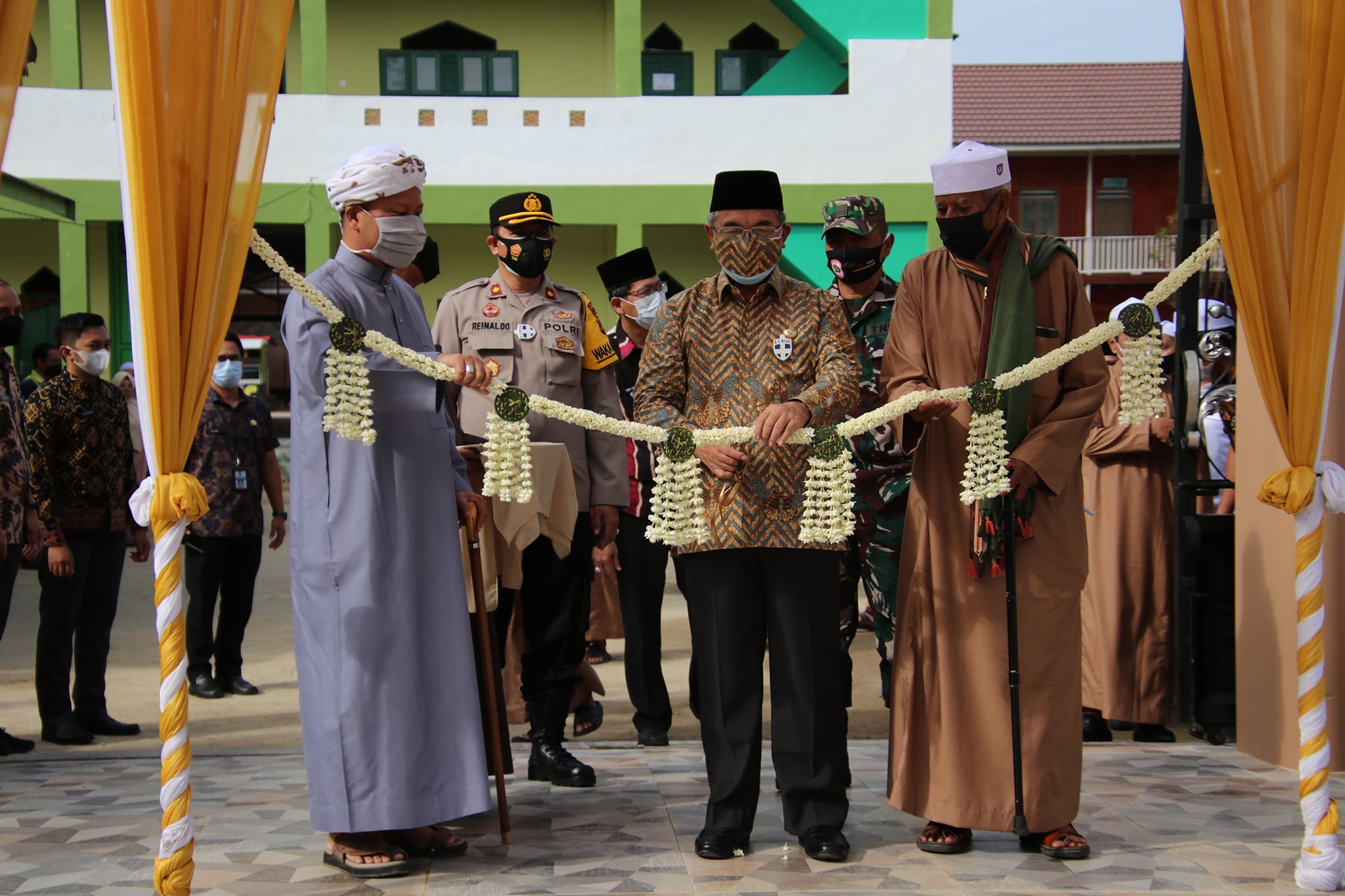 Komitmen Dukung Pendidikan, Bupati HSS Resmikan Gedung Ponpes Dalpa Kandangan