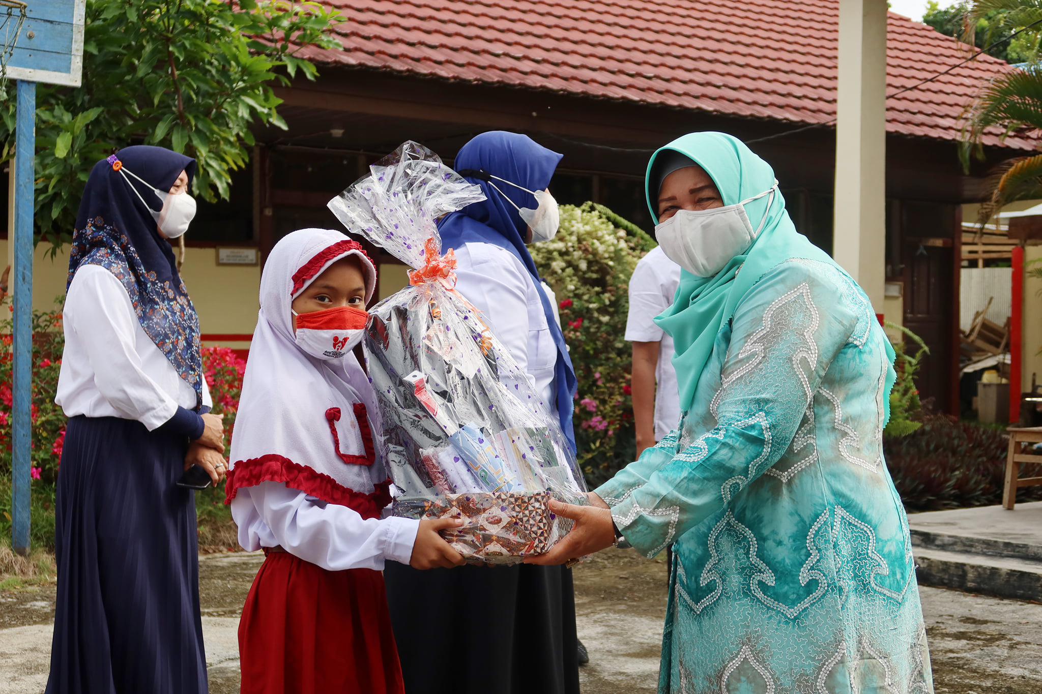 Ketua GNOTA Hj. Isnaniah : Bantuan Pendidikan Anak Untuk Fokus Belajar dan Tidak Putus Sekolah