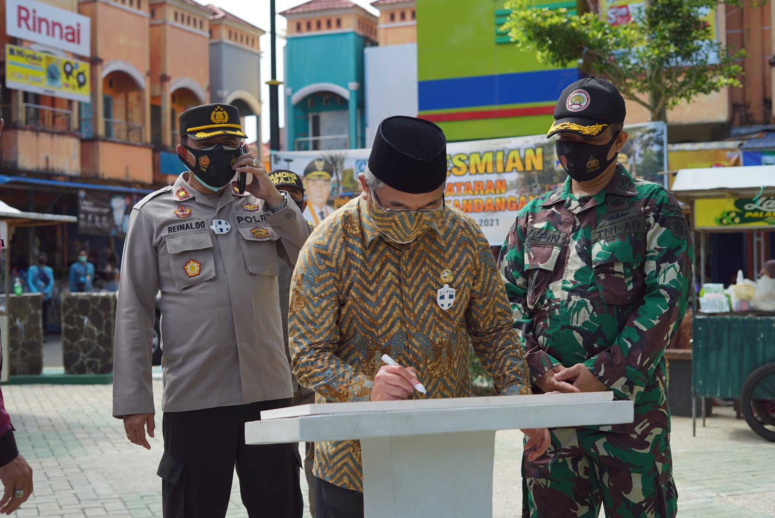 Resmikan RTH Palataran Kandangan, Bupati : Penataan Lingkungan Diprioritaskan