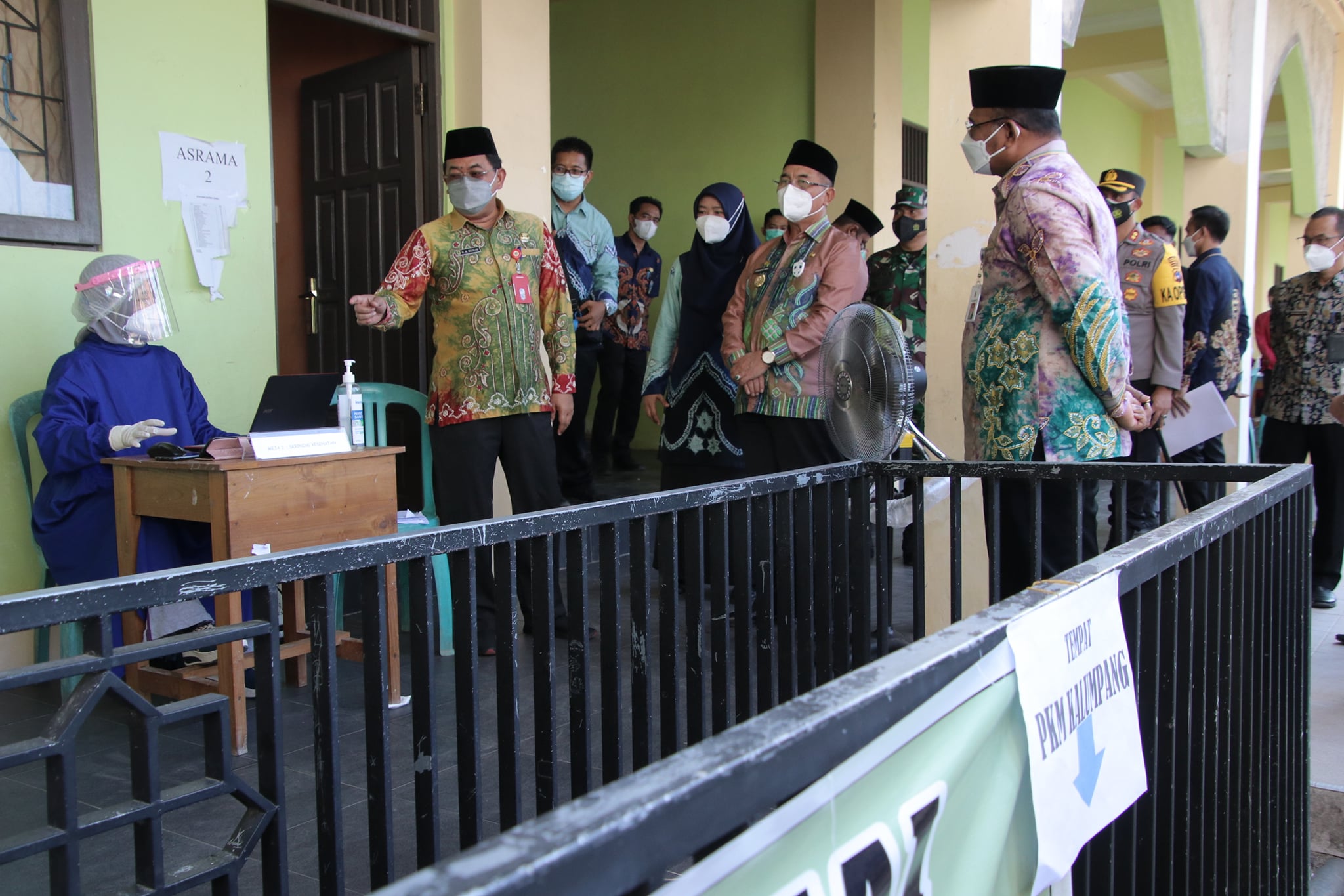 TINJAU PELAKSANAAN VAKSINASI PARA TENAGA PENDIDIK, AWALI KUNJUNGAN PJ. GUBERNUR KALSEL DI HSS