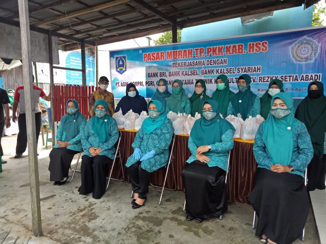 TP PKK Kab. HSS Gelar Pasar Murah Paket Sembako di Kecamatan Daha Barat