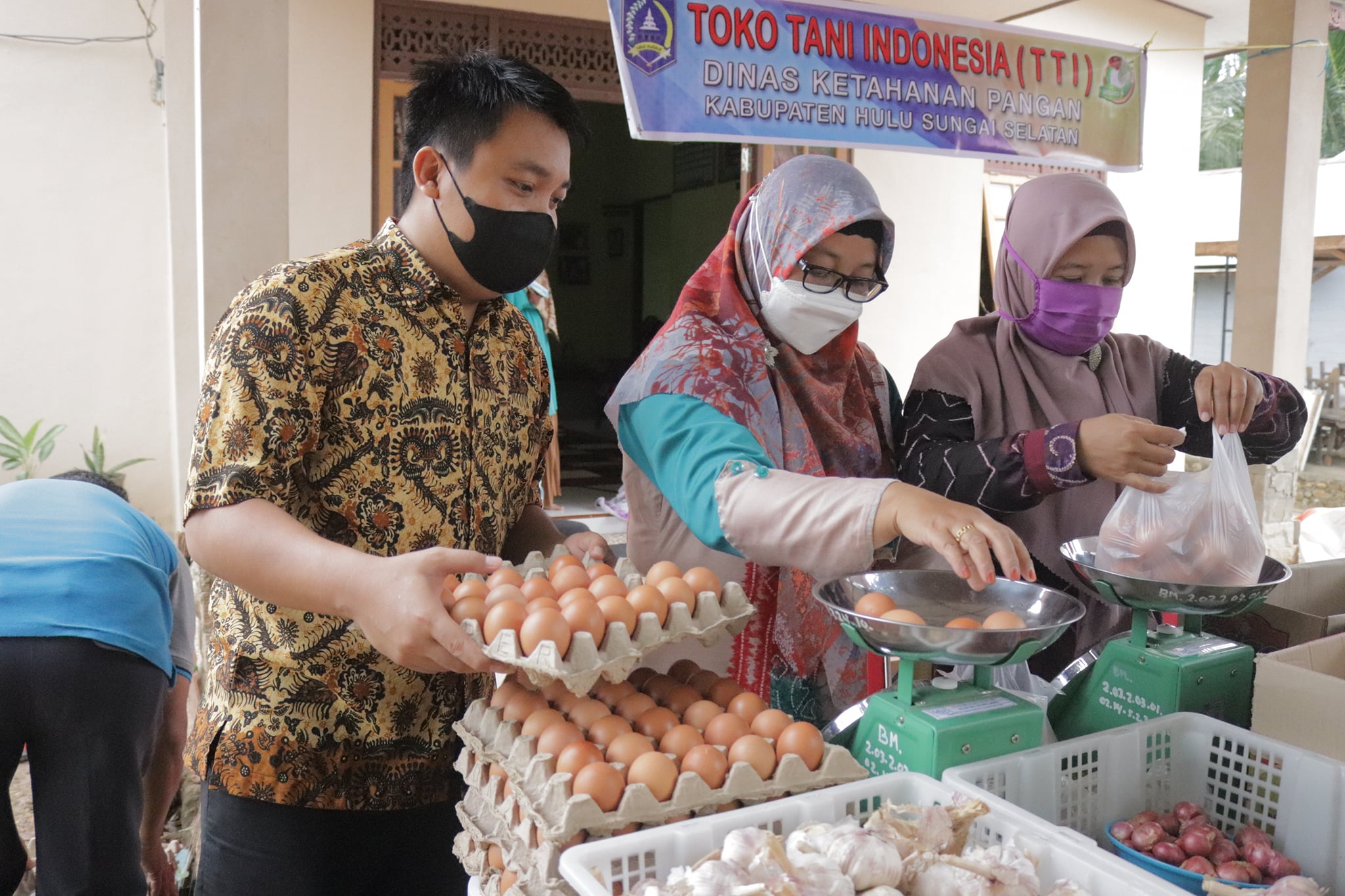 ANTUSIAS WARGA DESA PANTAI ULIN DI HARI TERAKHIR BAZAR TTI