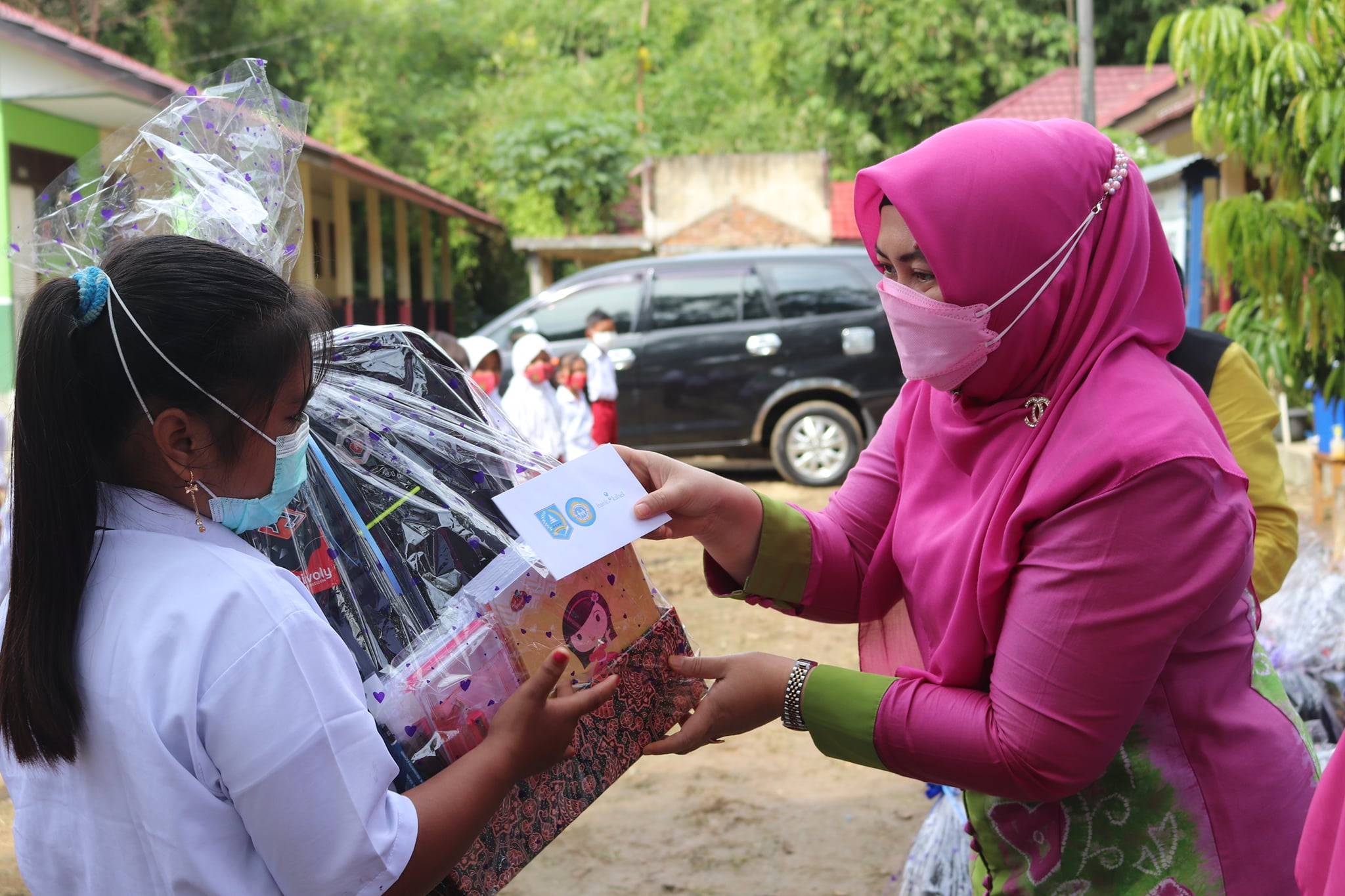 Puluhan Anak di Kecamatan Loksado Terima Bantuan GNOTA