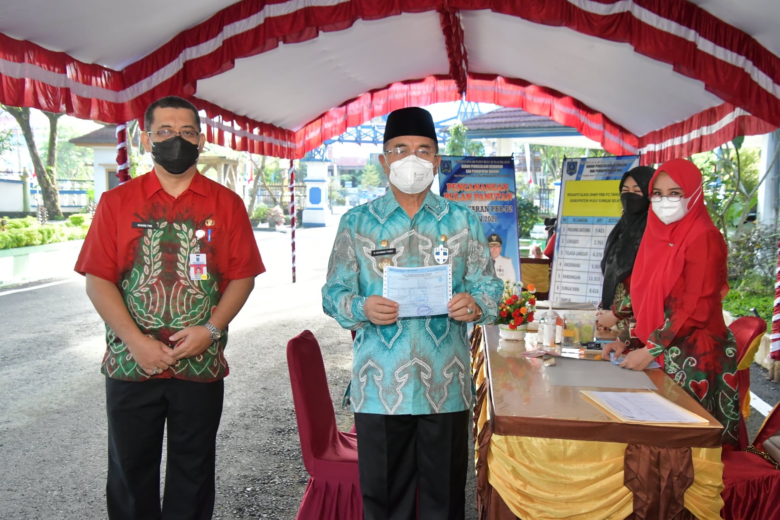 BAYAR PAJAK DAN BANGUNAN, BUPATI HSS AJAK MASYARAKAT TAAT BAYAR PAJAK