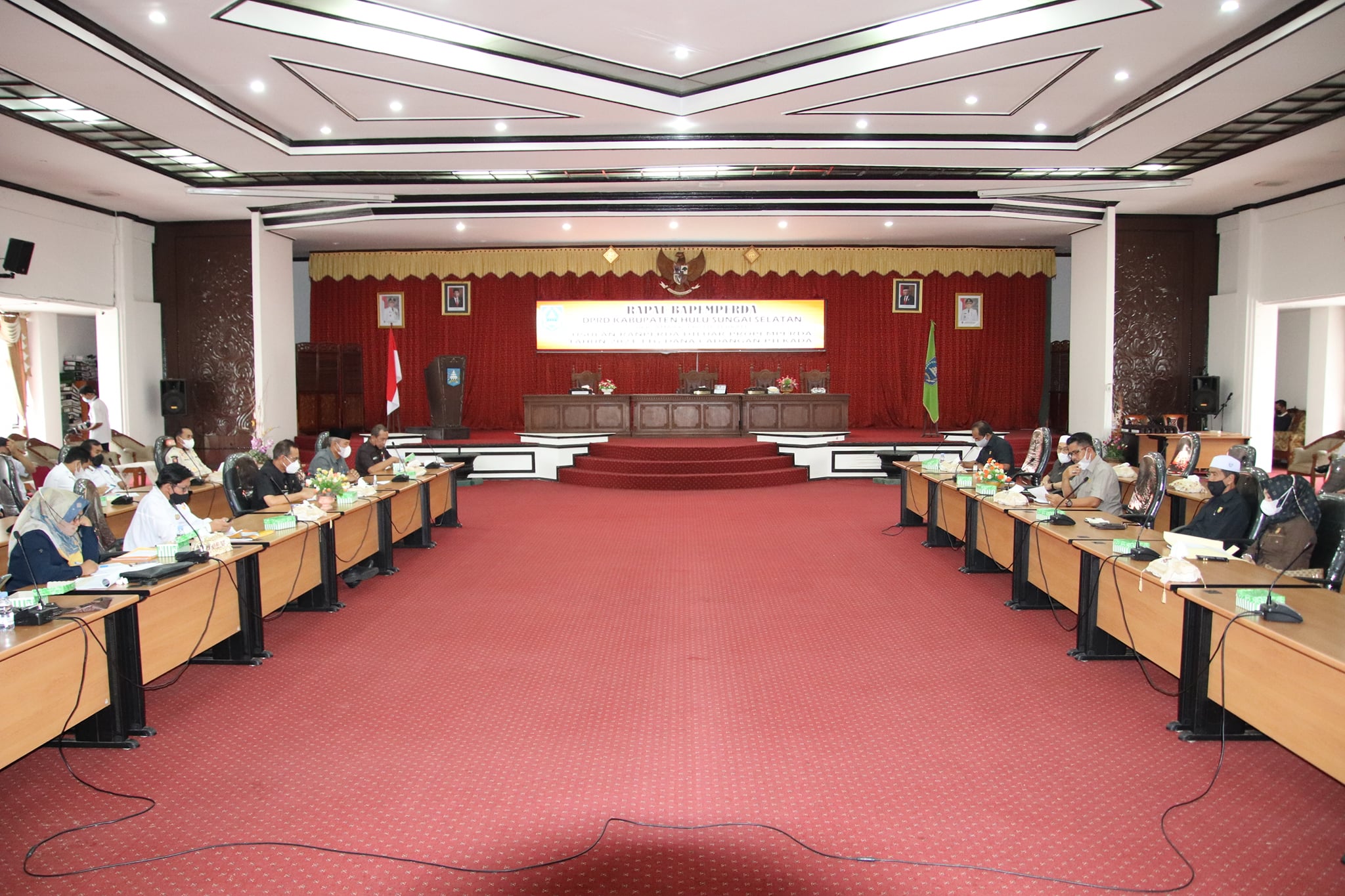 RAPAT BAPEMPERDA DPRD HSS TERIMA USULAN RANPERDA DANA CADANGAN PILKADA 2024