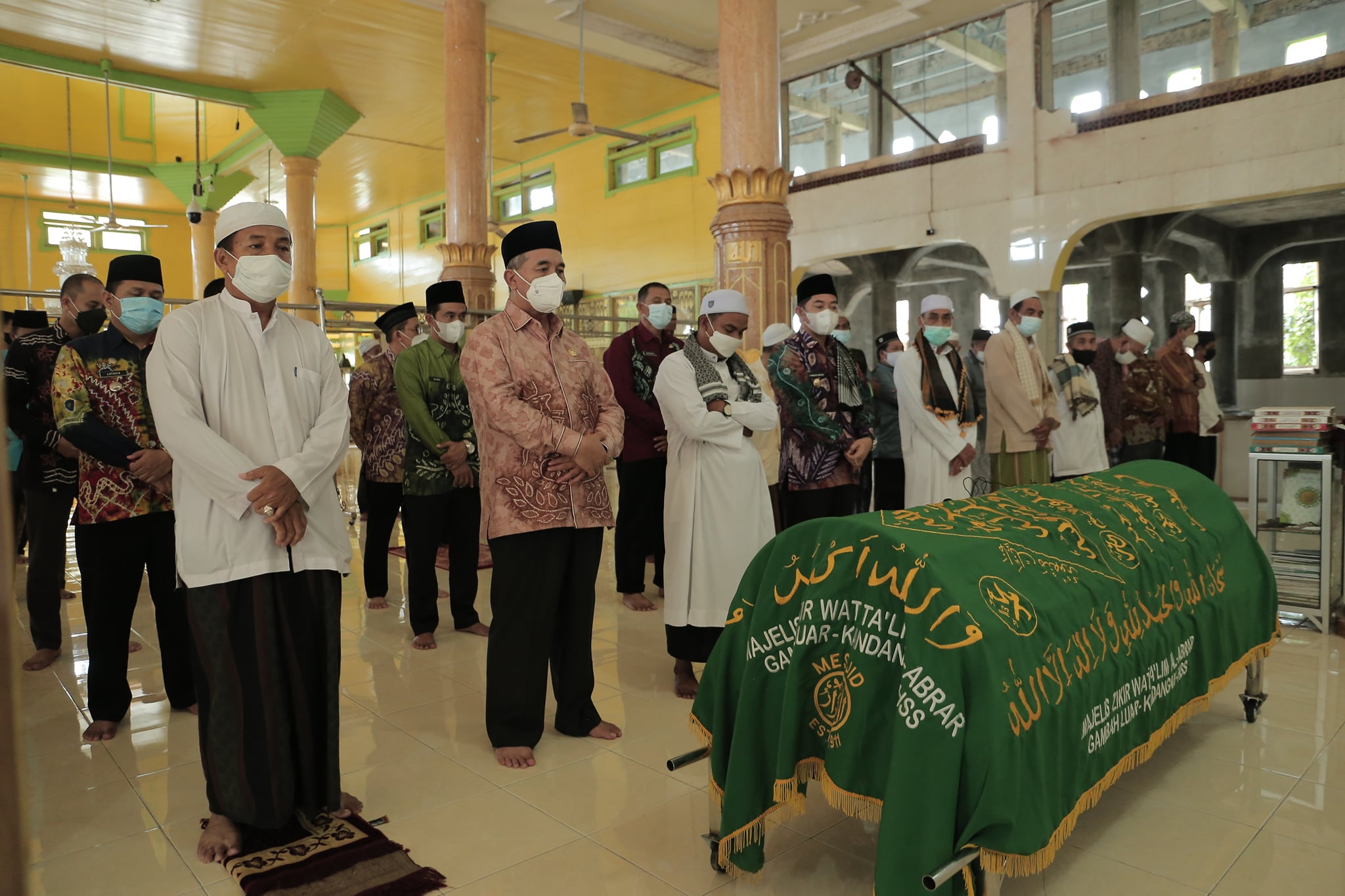Bupati HSS Mengikuti Penyelenggaraan Shalat Jenazah