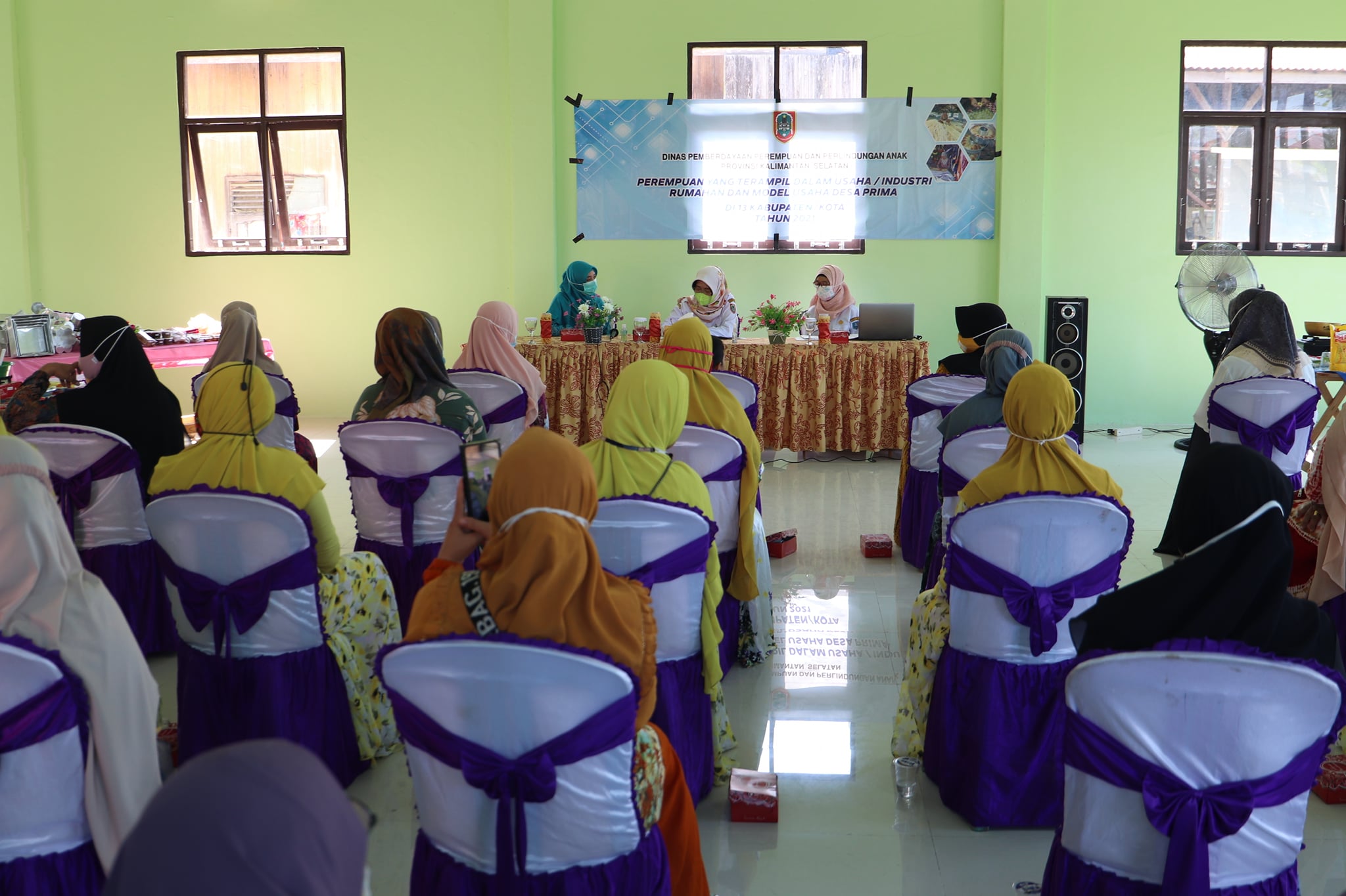 Berdayakan Ekonomi Perempuan, Pemprov Kalsel Bersama Pemkab HSS Gelar Pelatihan Usaha Industri Rumahan