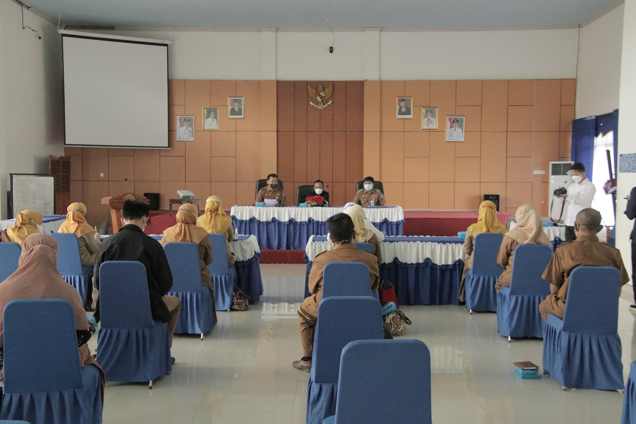 RAPAT EVALUASI LOMBA DESA DAN KELURAHAN TINGKAT PROVINSI KALSEL TAHUN 2021