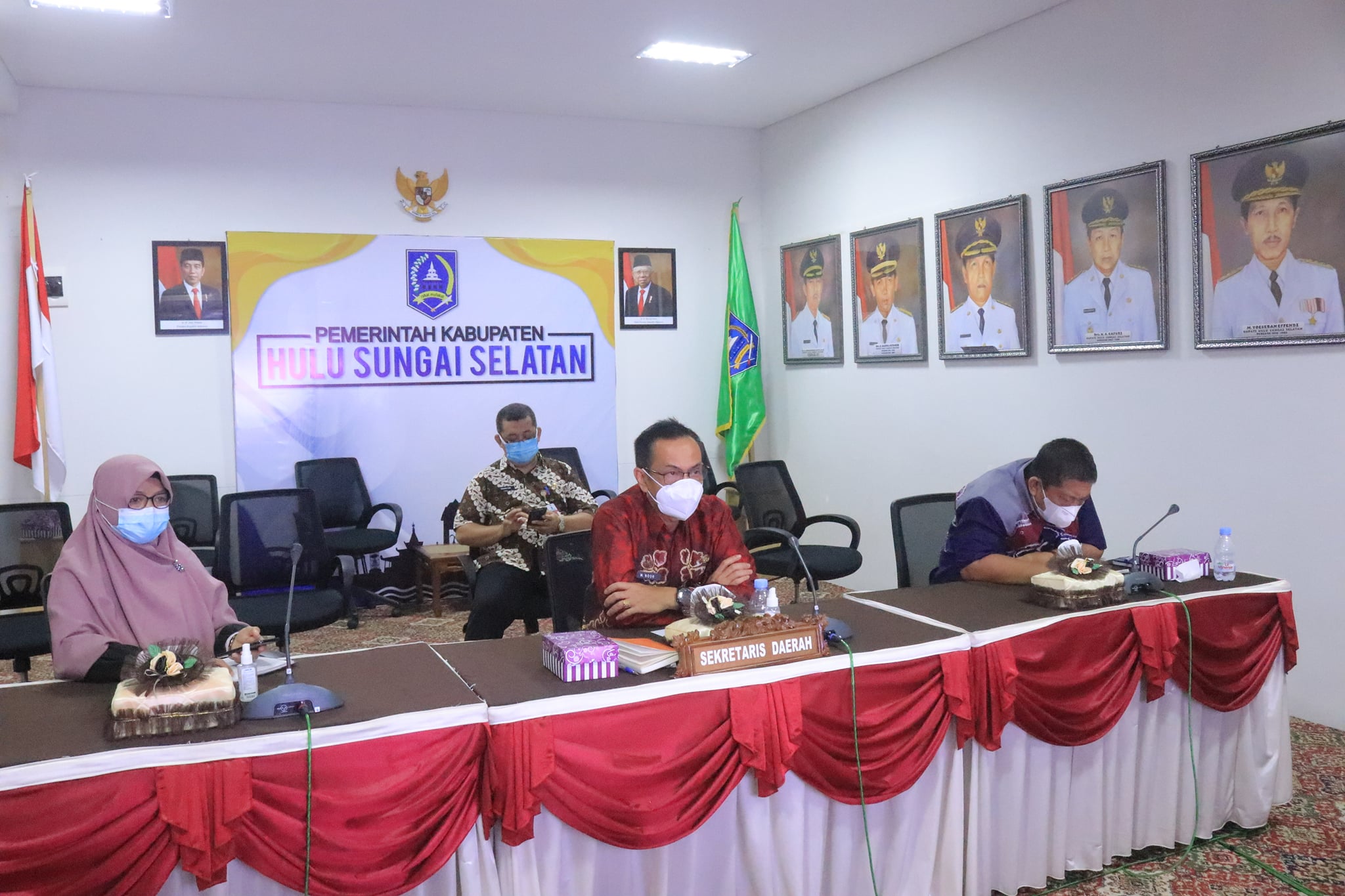SEKDA HSS HADIRI RAKOR PERCEPATAN REALISASI APBD PROVINSI, KABUPATEN/KOTA TAHUN 2021 SECARA VIRTUAL