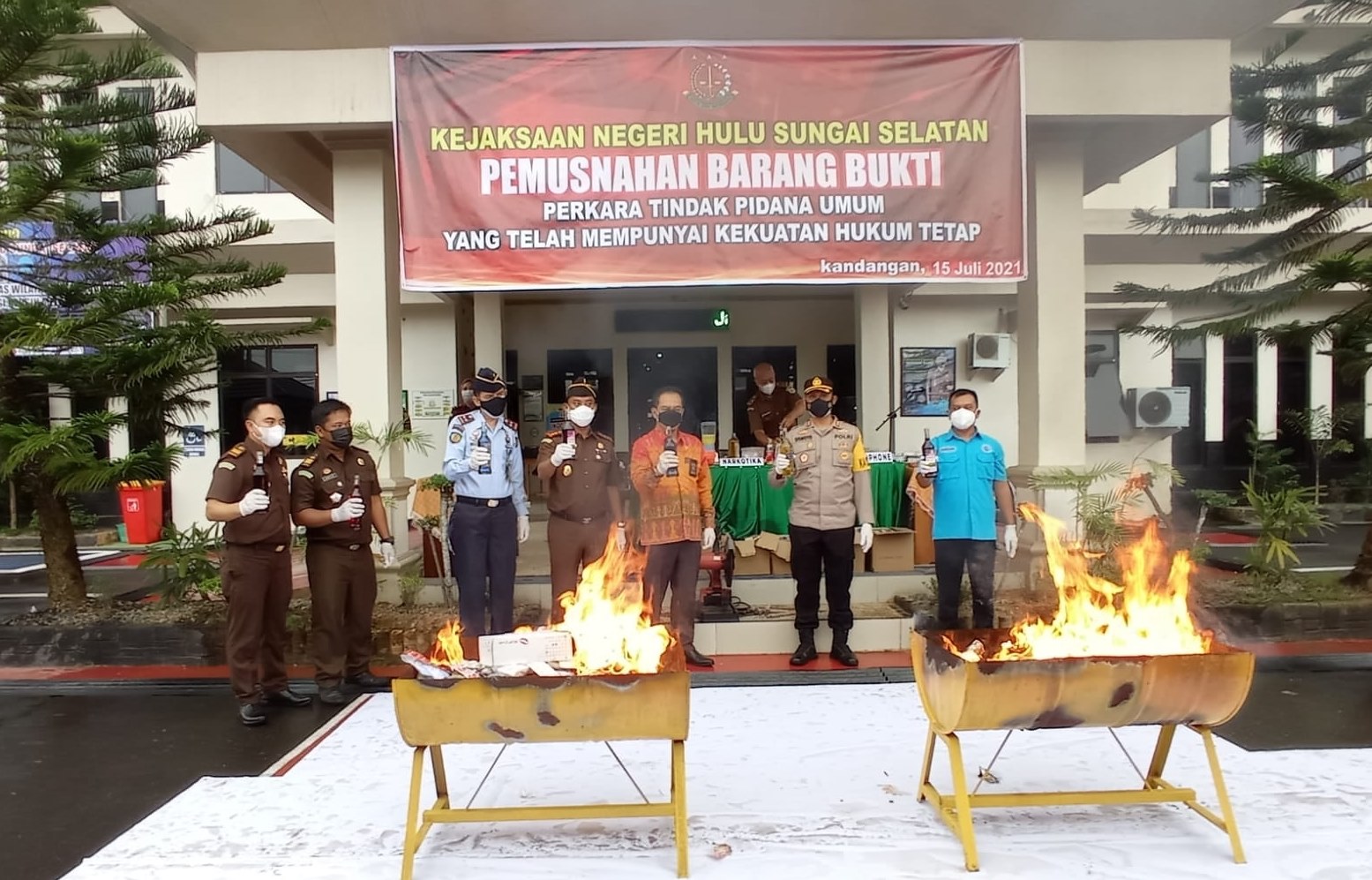 KEJARI HSS LAKUKAN PEMUSNAHAN BARBUK UNTUK BEBERAPA TINDAK PIDANA KEJAHATAN