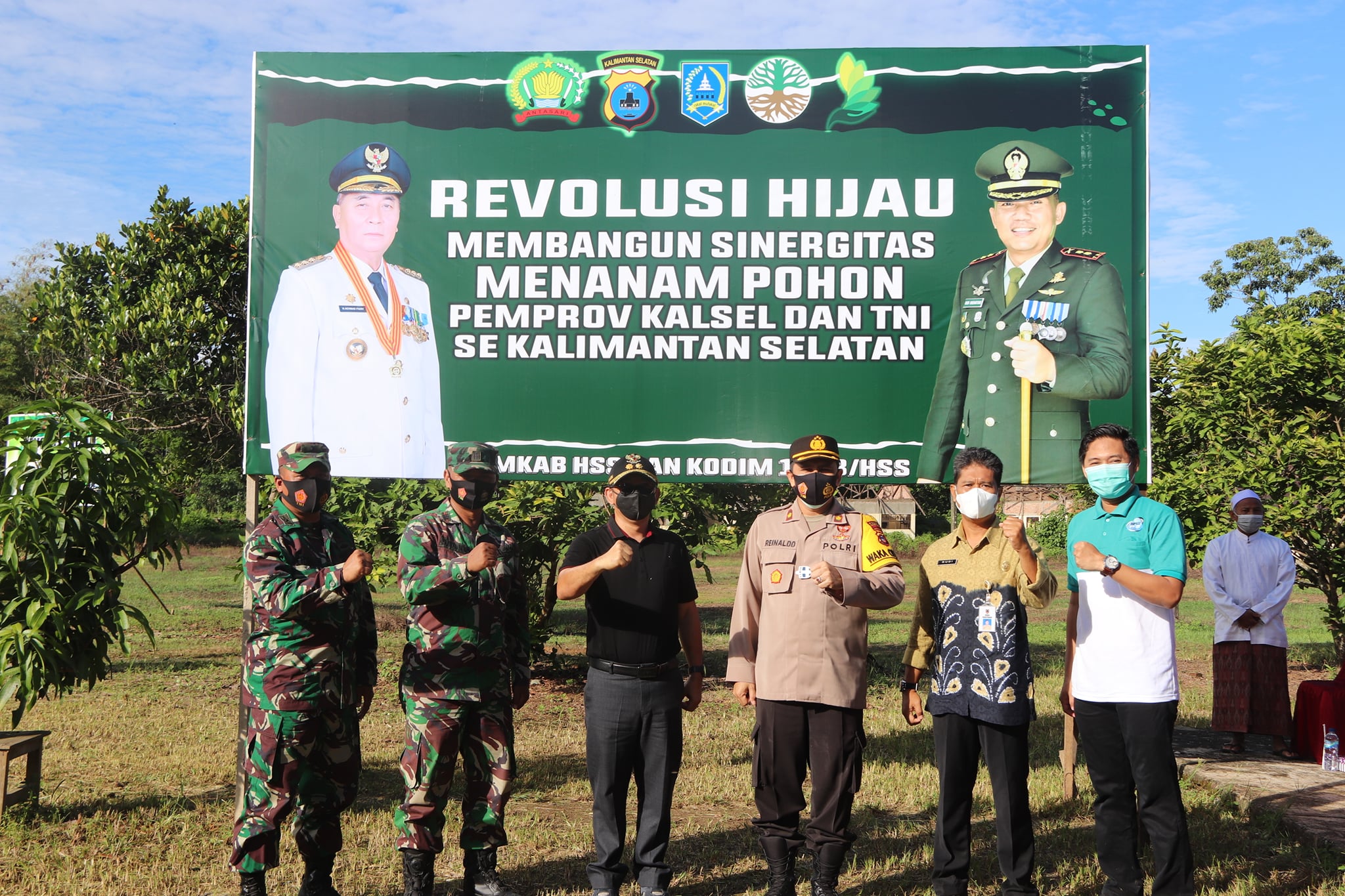 REVOLUSI HIJAU MEMBANGUN SINERGITAS MENANAM POHON ANTARA PEMERINTAH DAERAH DAN TNI