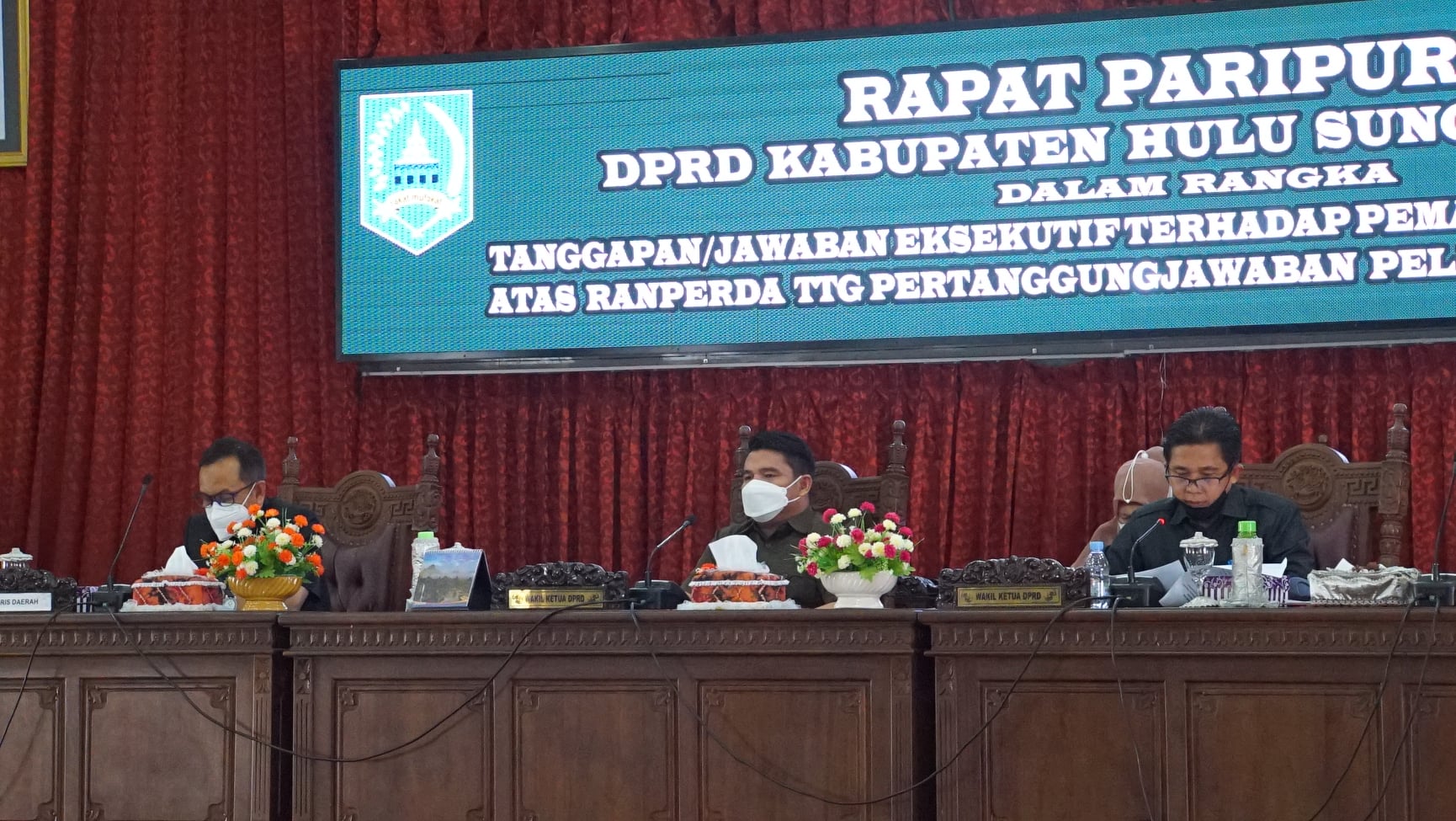 Rapat Paripurna DPRD Kab. HSS : Sekda Sampaikan Jawaban Eksekutif Atas Ranperda Pertanggungjawaban Pelaksanaan APBD TA. 2020