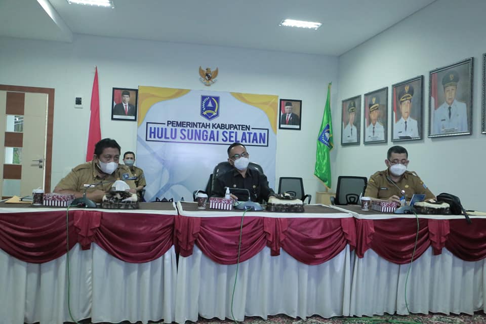 SEKDA KAB.HSS HADIRI SOSIALISASI INMENDAGRI NO 21 TAHUN 2021 TENTANG PENYEDIAAN & PERCEPATAN BANSOS DAN JPS SECARA VIRTUAL