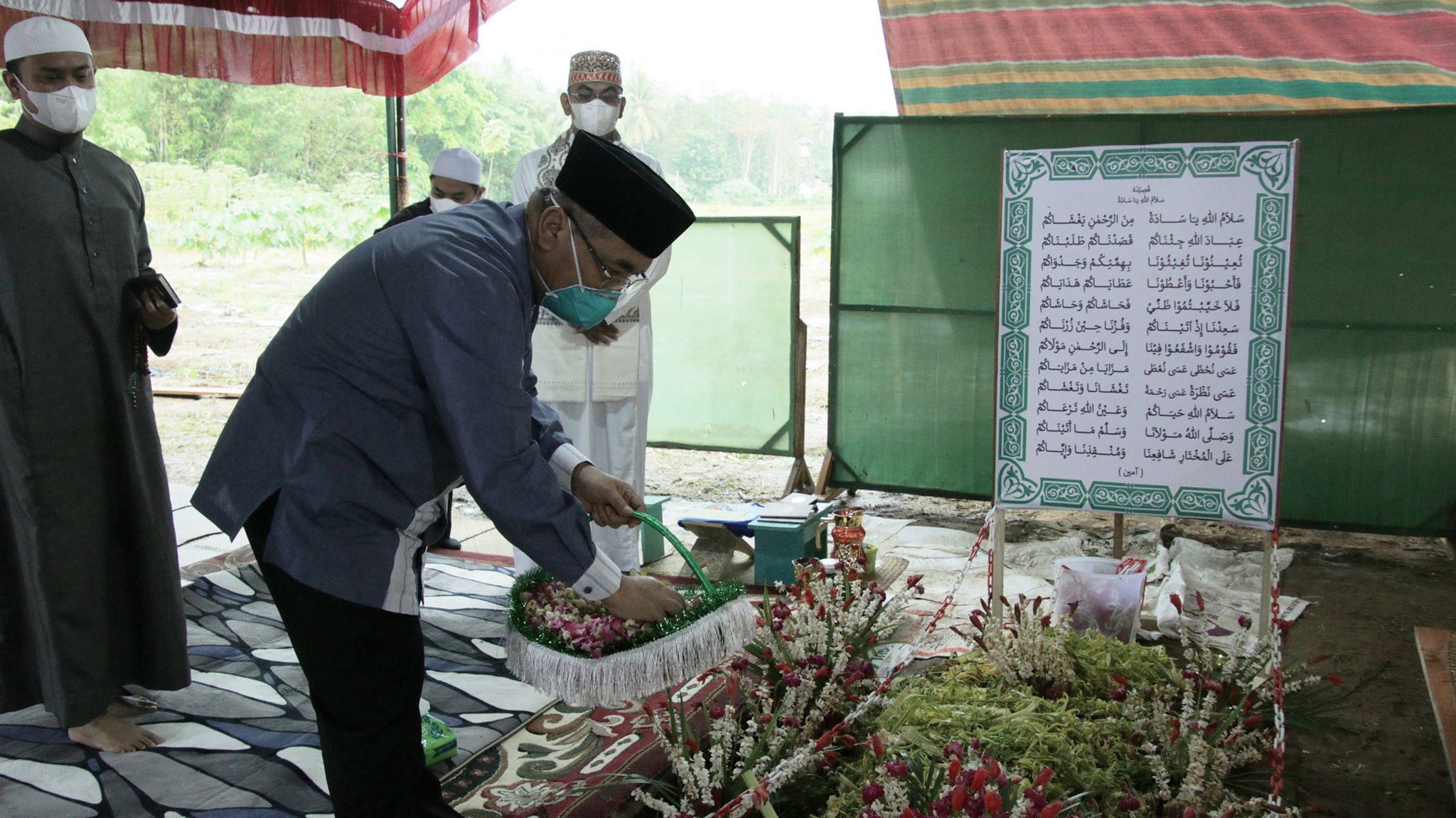 Bupati HSS Ziarah ke Makam Almarhum Guru Kapuh