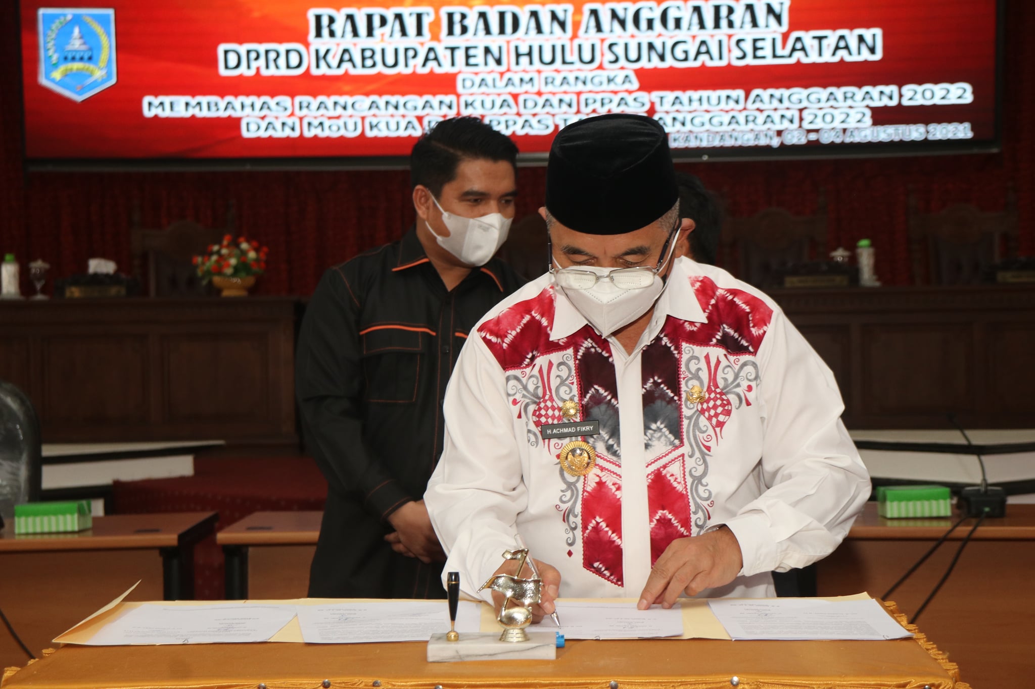 Penandatanganan Nota Kesepahaman KUA dan PPAS Tahun Anggaran 2022 oleh Bupati HSS