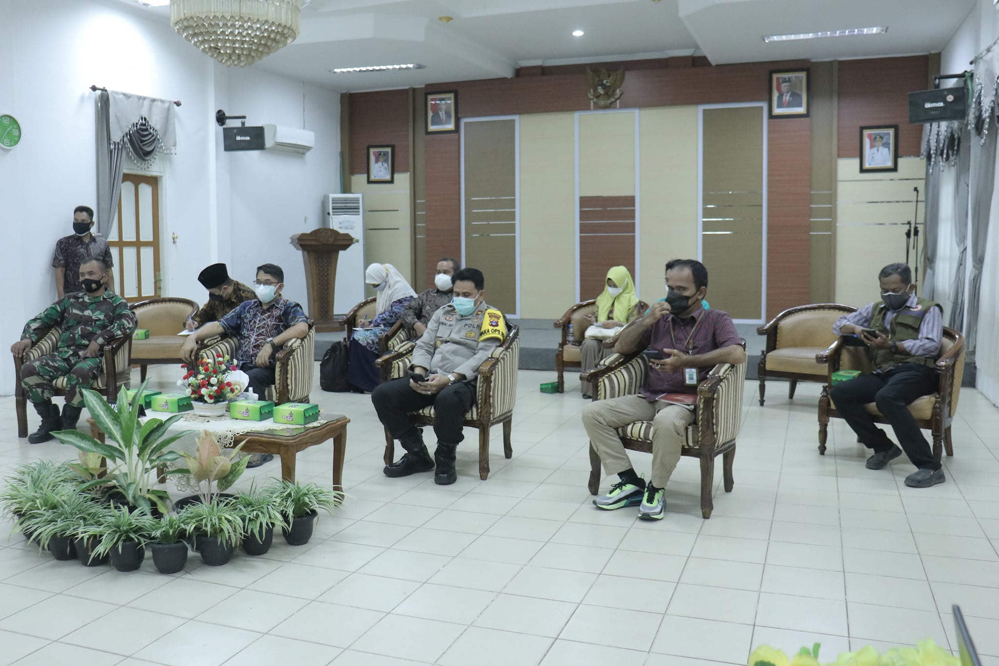 Wakil Bupati HSS dan Forkopimda Ikuti Rakoor Penanganan Covid-19 Bersama Menko Perekonomian RI