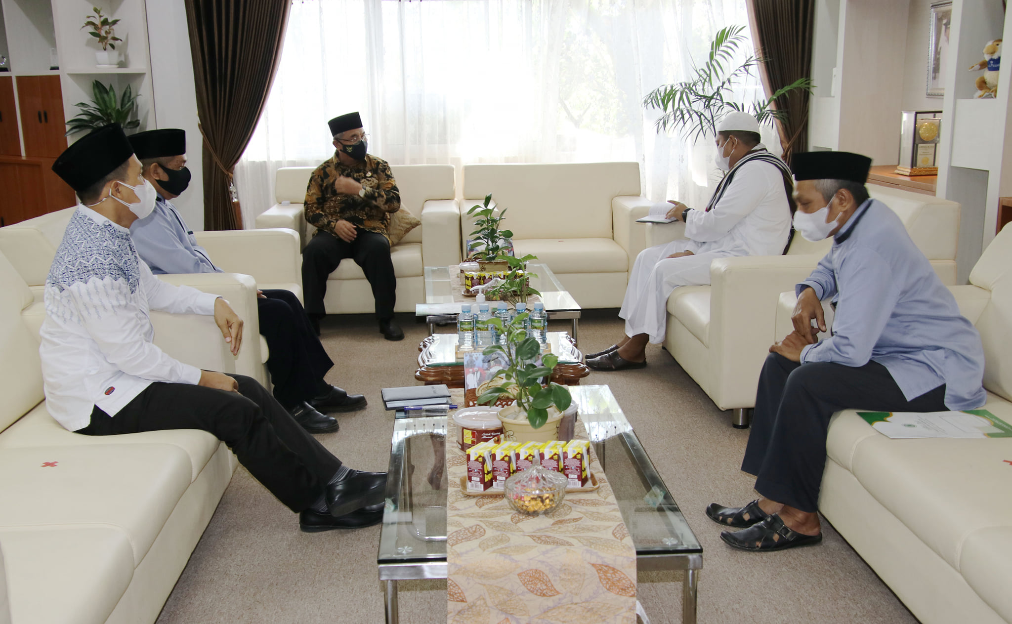 BUPATI TERIMA SILATURRAHMI PARA PENGURUS MUI HSS