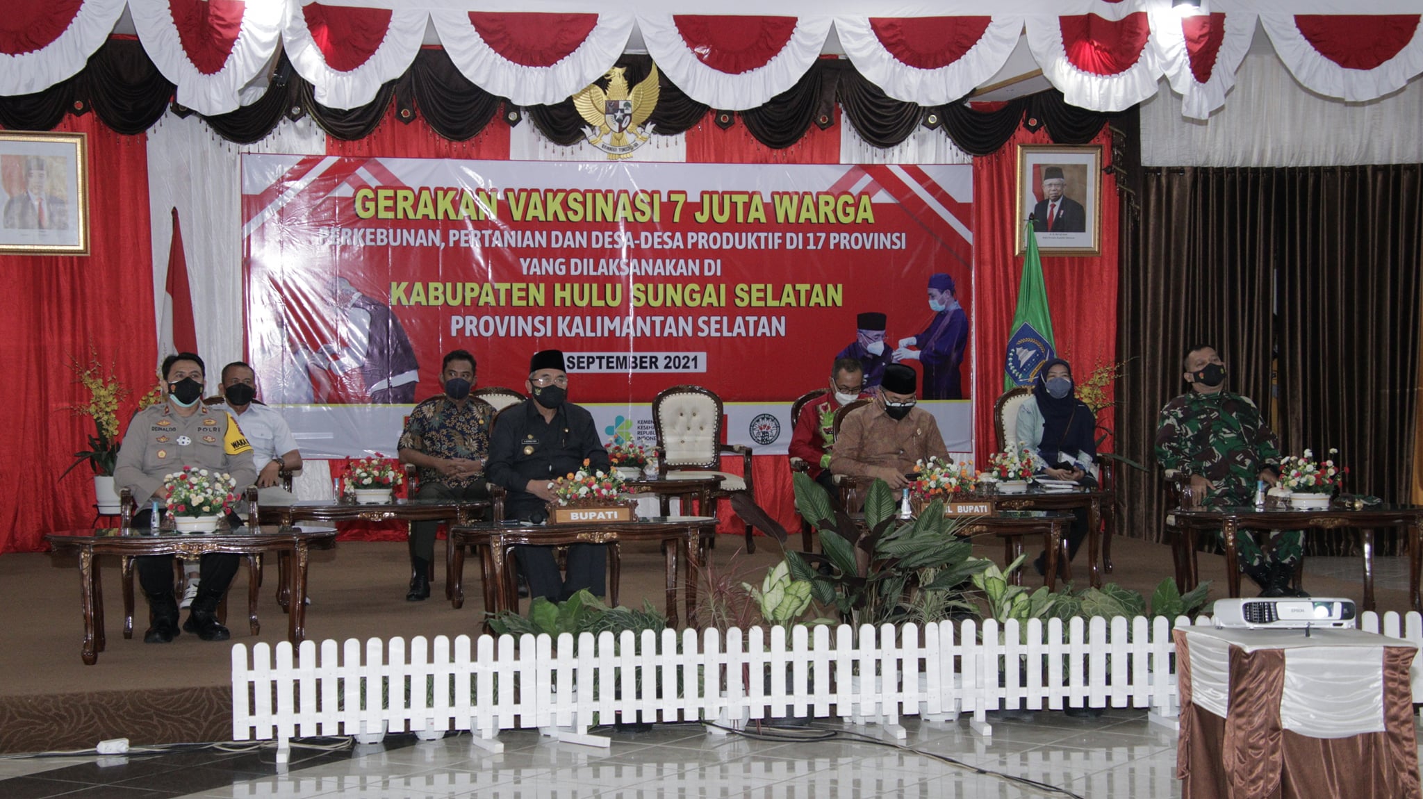 Bupati HSS hadiri seremoni pembukaan kegiatan Gerakan Nasional (Gernas) Percepatan Vaksinasi di Provinsi Kalimantan Selatan yang dibuka oleh Gubernur Kalimantan Selatan