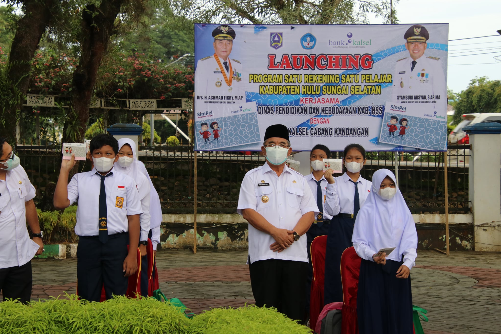 LAUNCHING PROGRAM SATU REKENING SATU PELAJAR, BUPATI HSS HARAPKAN SEMANGAT MENABUNG SEJAK DINI