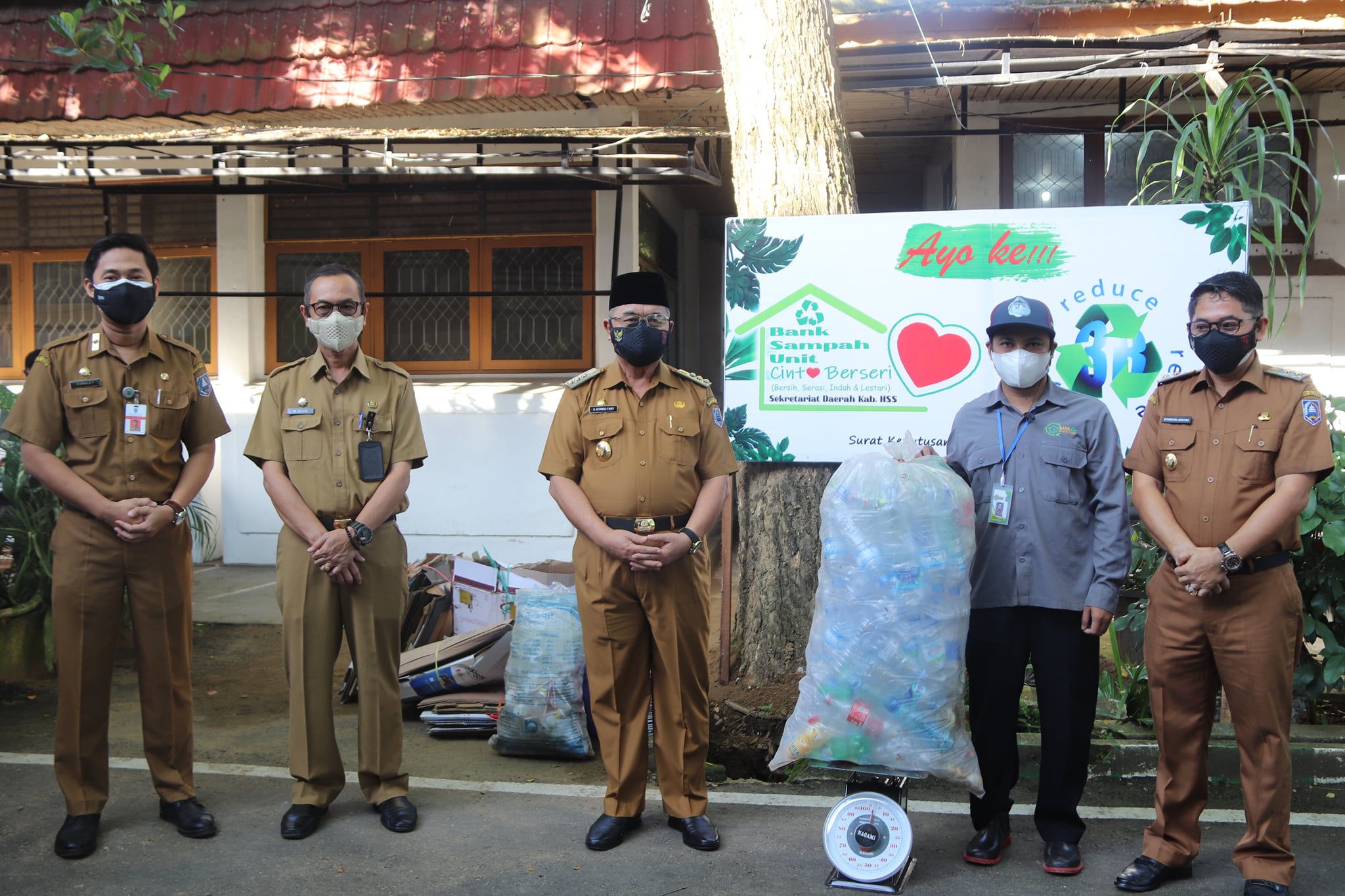 World Cleanup Day, Bupati HSS Ajak Masyarakat Memilah Sampah