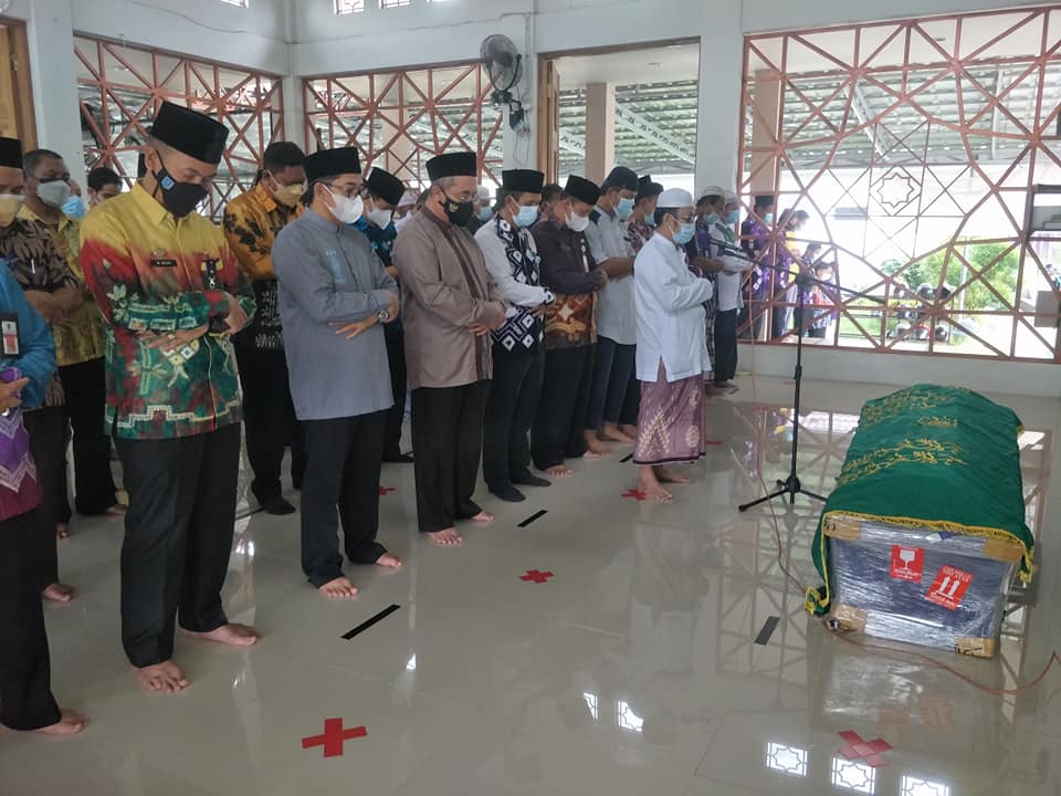 Pemkab HSS memberikan penghormatan terakhir kepada dr. H. Muhammad Zainal Ilmi