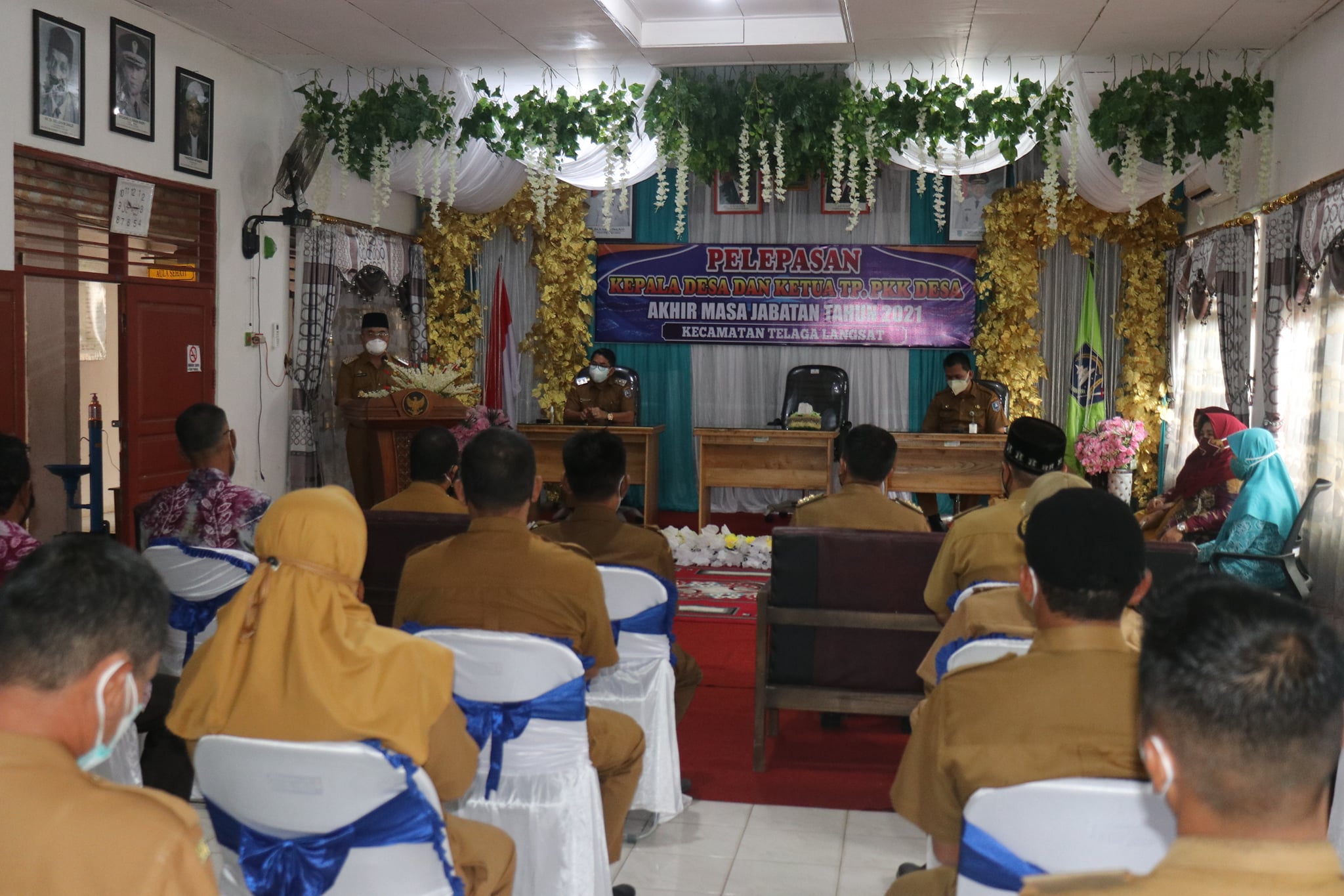 Bupati HSS kembali melepas para kepala desa yang memasuki masa purna tugas di Kecamatan Telaga Langsat sebanyak 5 orang