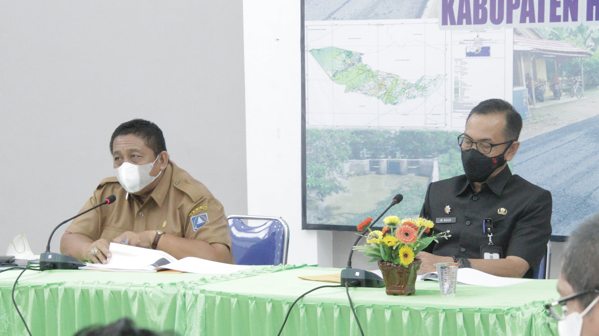 Rapat koordinasi Monitoring Control of Prevention (MCP) Komisi Pemberantasan Korupsi (KPK) RI Tahun 2021 bertempat di Aula Dinas PUTR Kab. HSS