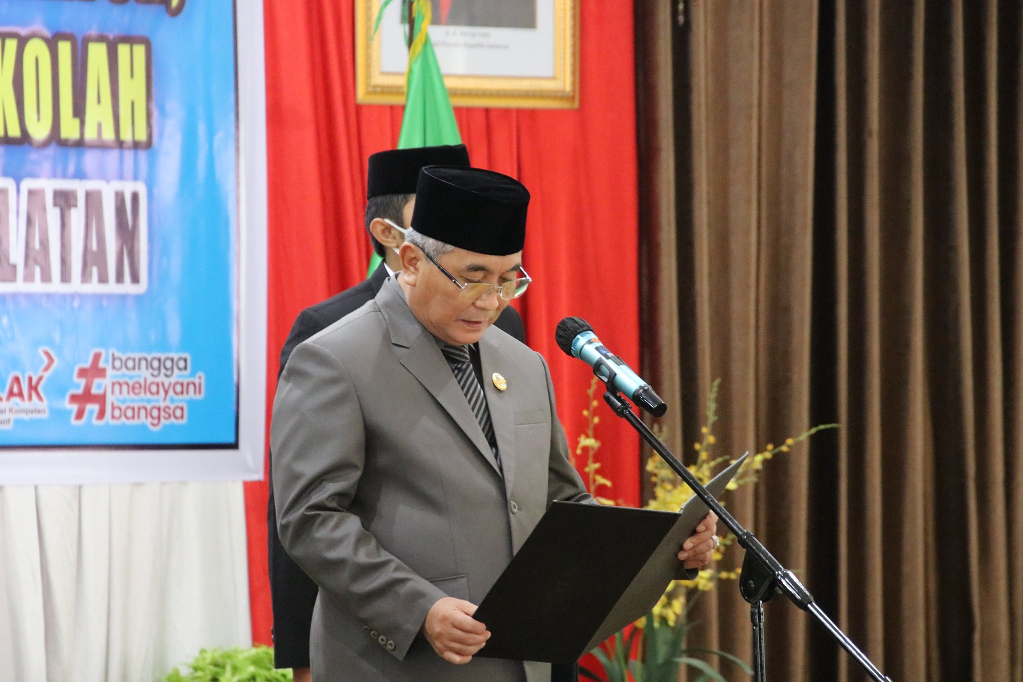 Lantik 60 Pejabat Lingkup Pemkab HSS, Bupati : Jadilah Pemimpin yang Bisa Memecahkan Masalah Bawahan