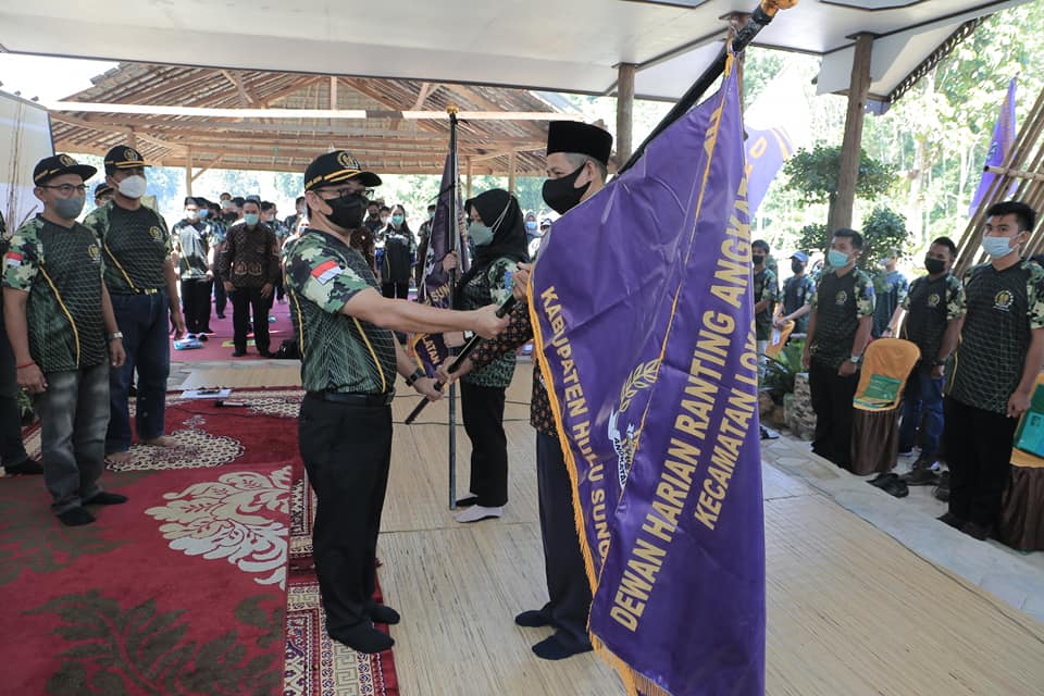 WABUP HSS SELAKU KETUA UMUM DHC 45, MENGKUKUHKAN RELAWAN DHC 45 SEKALIGUS MENANAMKAN NILAI-NILAI KEJUANGAN KEPADA MEREKA