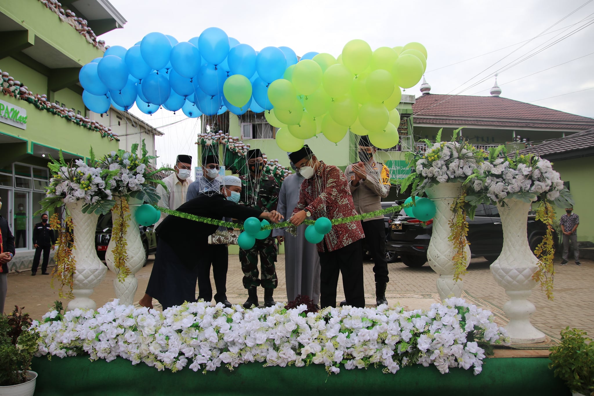 Bupati HSS Drs. H. Achmad Fikry M.AP dan Wabup HSS Syamsuri Arsyad S.AP MA bersilaturahmi ke Ponpes Dalam Pagar Kandangan