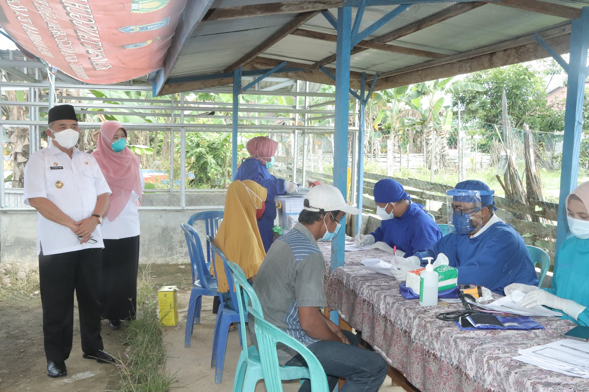 Bupati HSS Tinjau Pelaksanaan Vaksinasi Covid-19 bagi Pelajar dan Masyarakat di Kec. Angkinang dan Telaga Langsat