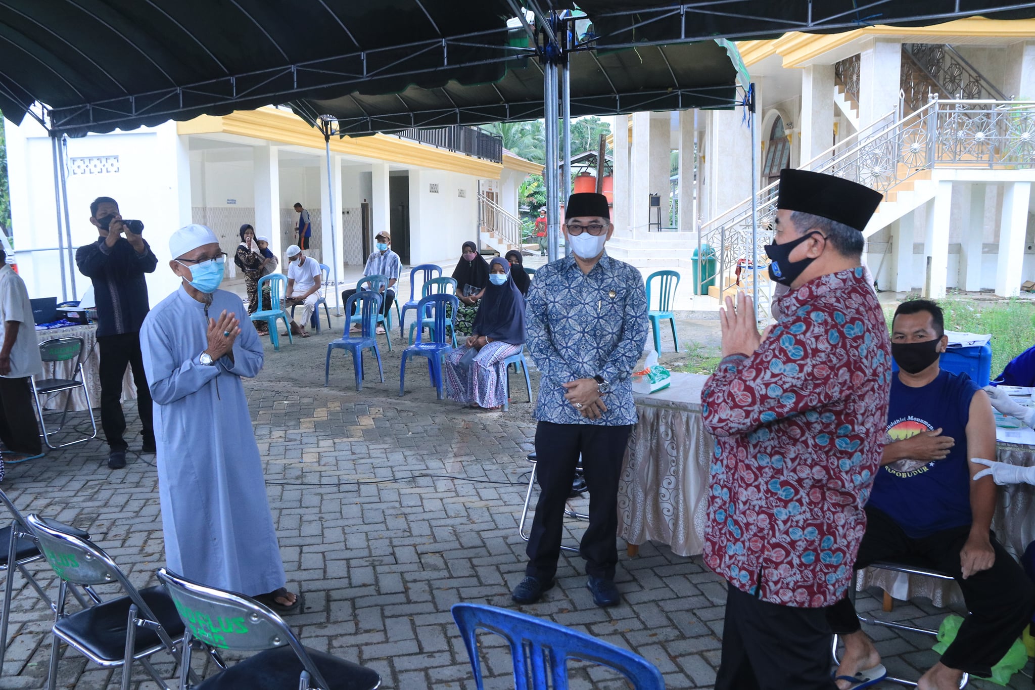 Bupati dan Wakil Bupati Tinjau Pelaksanaan Vaksinasi Covid-19 di Mesjid Al- Falah Desa Gambah Dalam