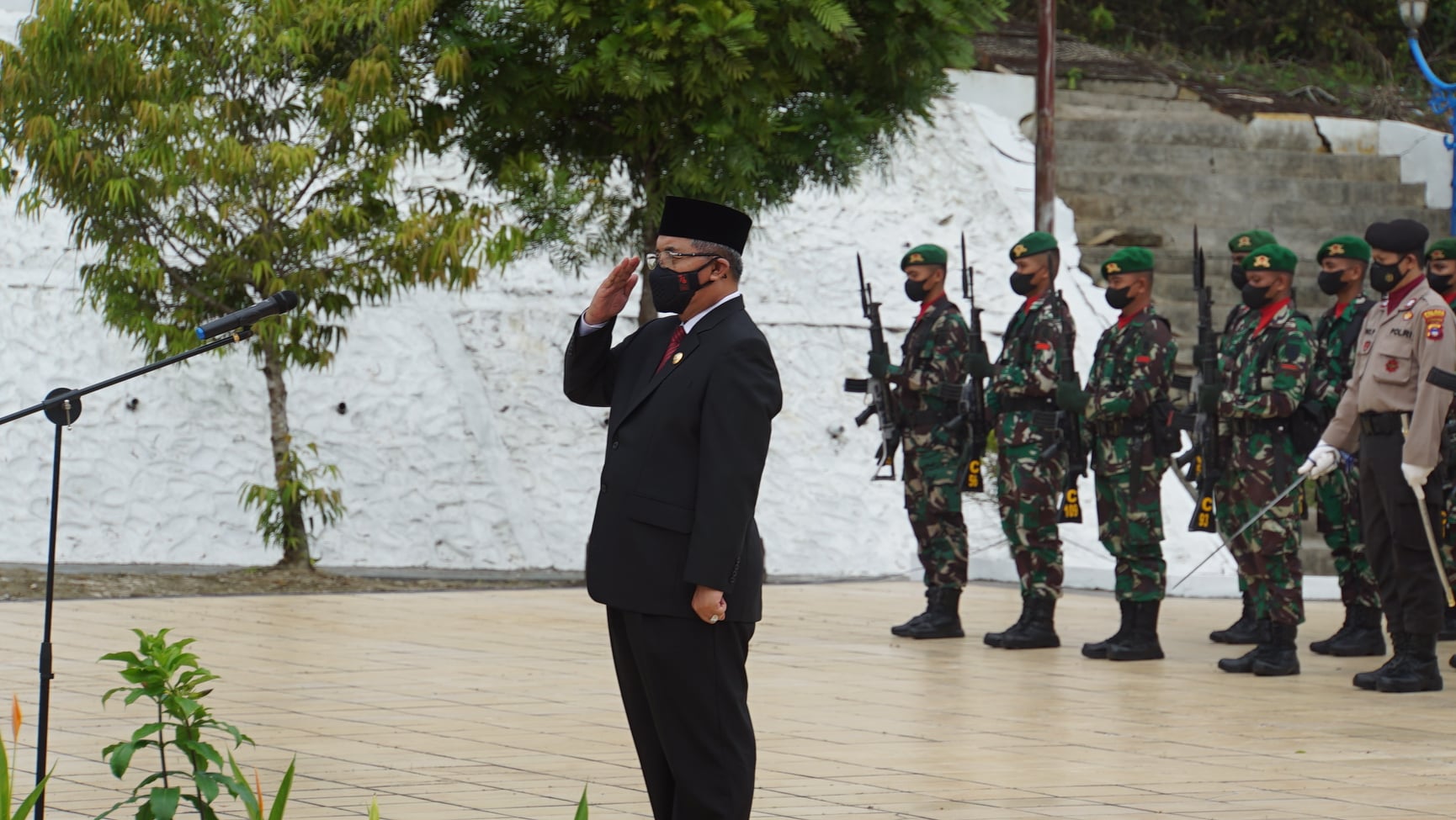 Dalam rangka memperingati Hari Pahlawan 10 November, Pemkab HSS gelar Upacara Ziarah Nasional di Taman Makam Pahlawan Pusara Bhakti Banua