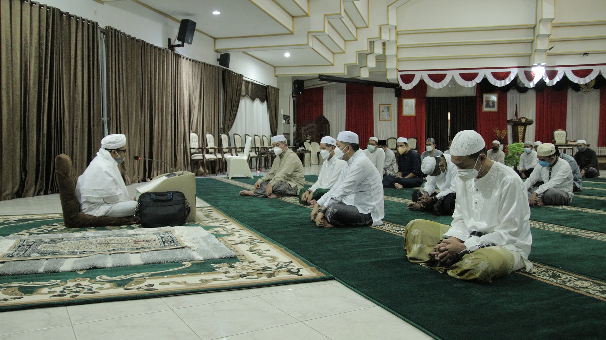 PEMKAB HSS GELAR SHALAT SUBUH BERJAMAAH DAN PENGAJIAN RUTIN