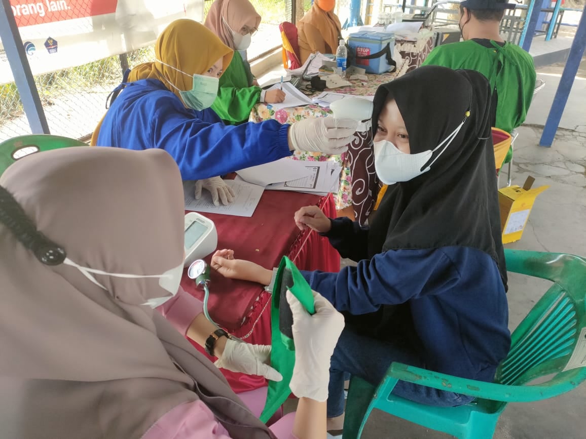 Untuk mendukung program pemerintah dalam memenuhi target Vaksinasi Covid-19, dan sebagai partisipasi pada rangkaian kegiatan Hari Jadi Kabupaten Hulu Sungai Selatan yang ke-71, Dinas Komunikasi dan Informatika Kabupaten Hulu Sungai Selatan (Kab. HSS) turut laksanakan giat Vaksinasi Covid-19