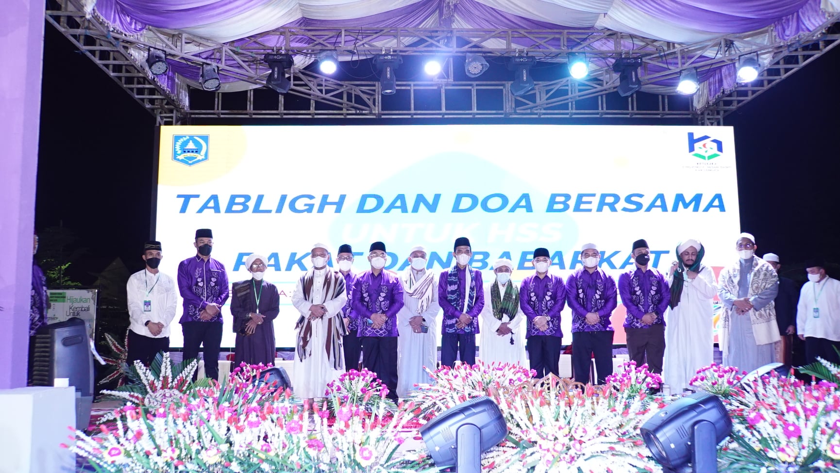 Pemerintah Kabupaten Hulu Sungai Selatan (Pemkab HSS) melaksanakan Tabligh Akbar dan Doa Bersama untuk HSS Rakat dan Babarkat dalam rangka memperingati Hari Jadi Kab. HSS ke 71 bersama Tuan Guru Prof. H. Abdul Somad, Lc, M.A.,Ph.D