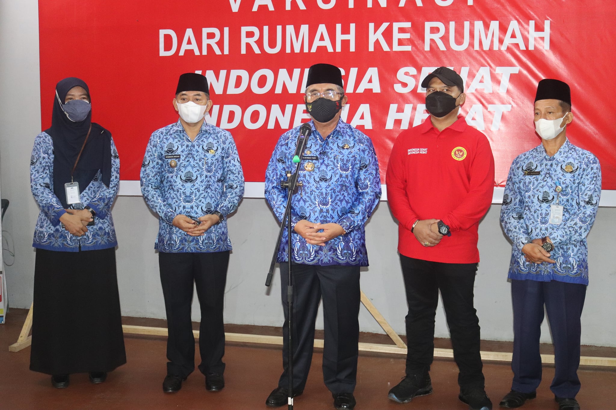 VAKSINASI MASSAL DIFASILITASI BIN, BUPATI : HAL INI TENTU SANGAT MEMBANTU REALISASI CAKUP TARGET SASARAN DI KAB. HSS