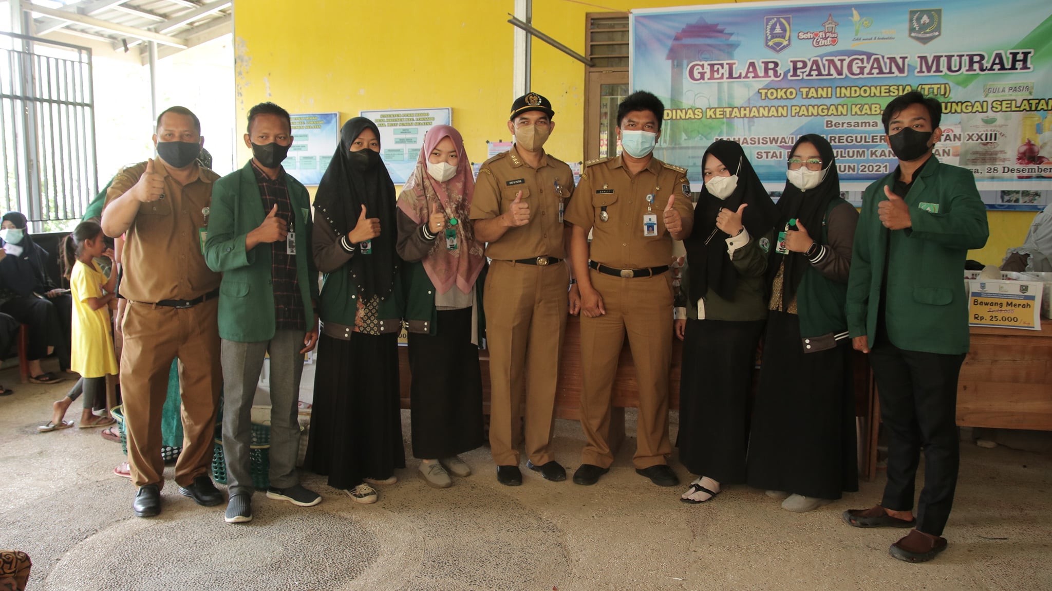 Kuliah Kerja Nyata (KKN) di tengah pandemi Covid-19 memberikan tantangan tersendiri bagi mahasiswa.