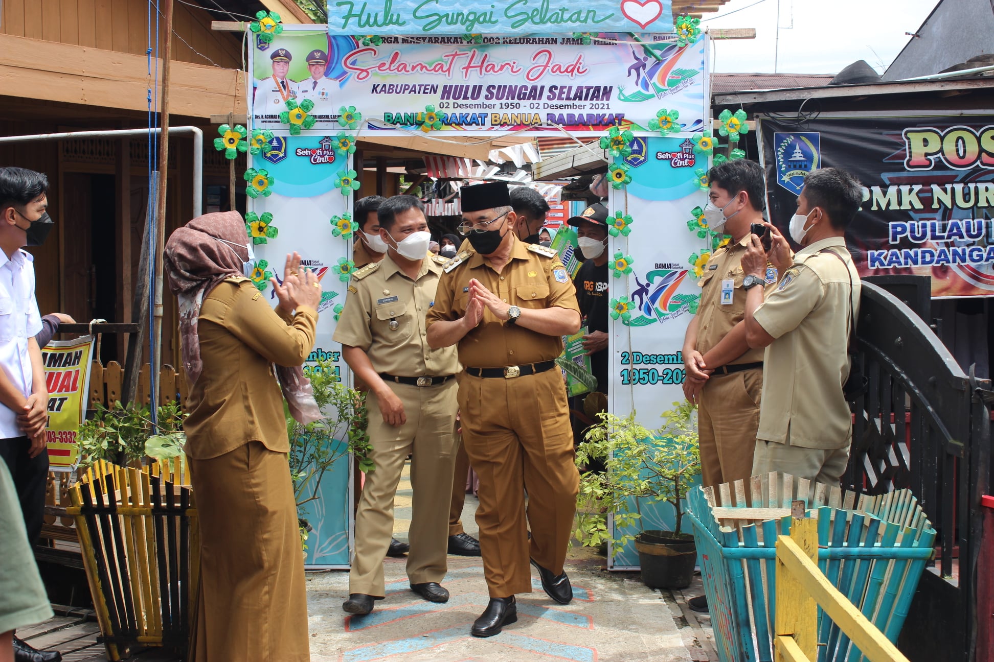 Bupati HSS Serahkan Hadiah Lomba Kampung Hijau Tahun 2021