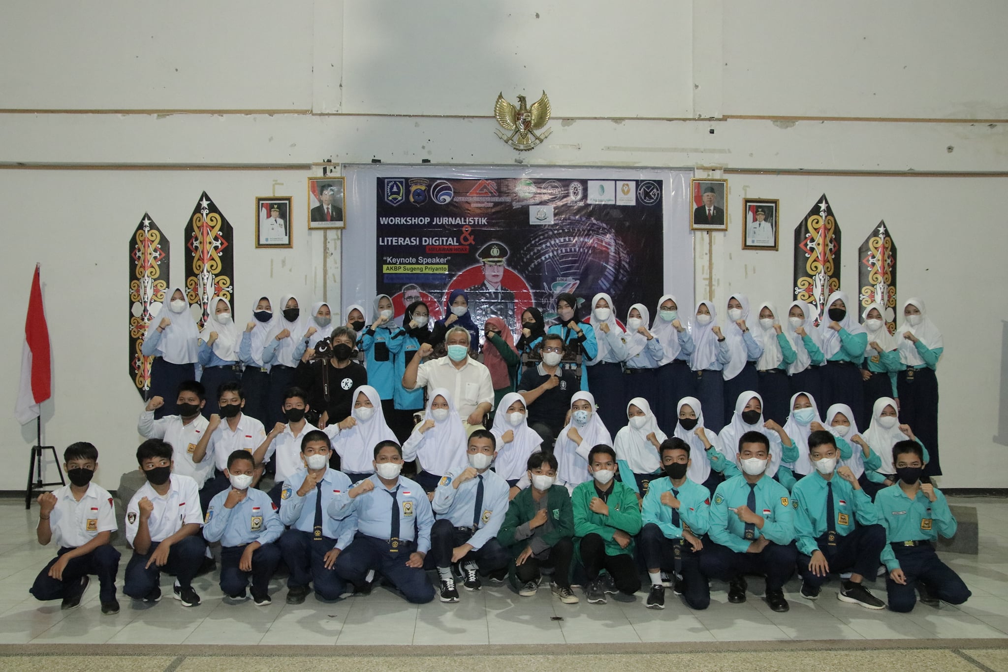 Bupati Hulu Sungai Selatan yang diwakili Asisten Pemerintahan dan Kesejahteraan Masyarakat Setda Kab. HSS Drs. Efran M.AP membuka kegiatan Workshop Jurnalistik dan Literasi Digital yang diprakarsai PT. Radio Gema Amandit bekerjasama dengan Dinas Kominfo HSS dan Polres HSS